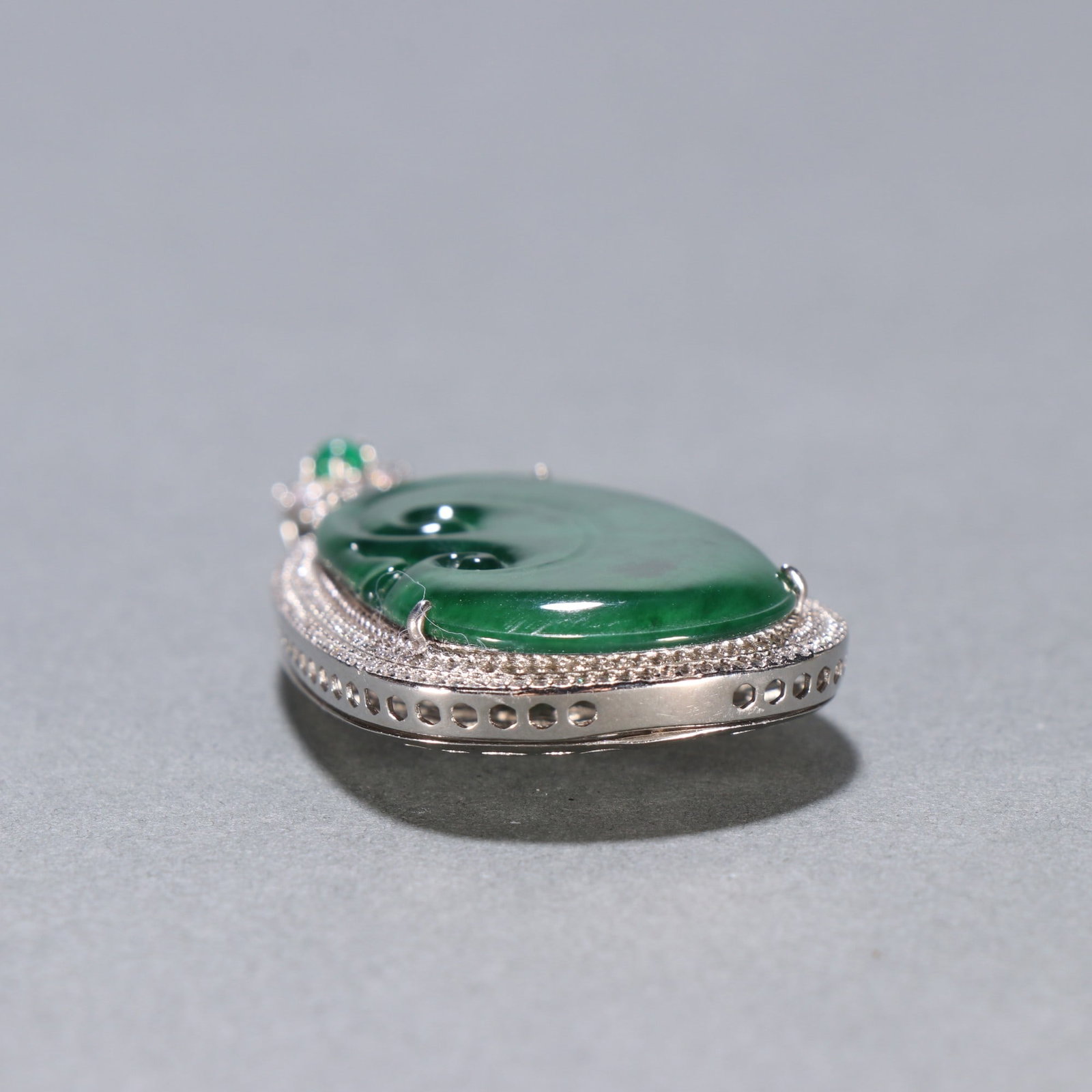 An Exquisite Jadeite Ganoderma lucidum Pattern Pendant - 9