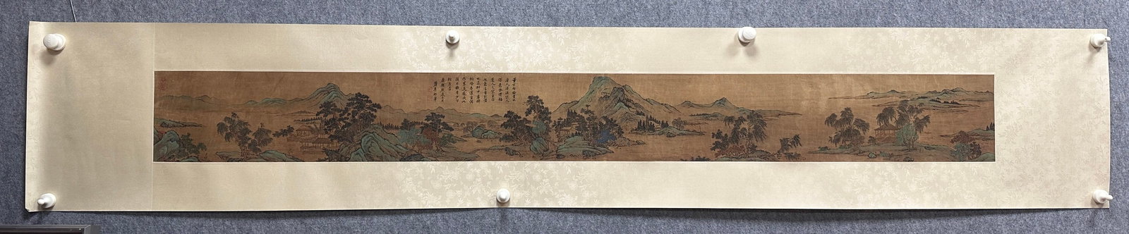 An Fabulous Chinese Ink Landscape By Silk: An Fabulous Chinese Ink Landscape By Silk Wang yuanqi Without frame Size:19cmx177cm (The Dimensions Of All Batches Are Manually Measured.If You Need More Detailed Information, Please Contact Our Custo