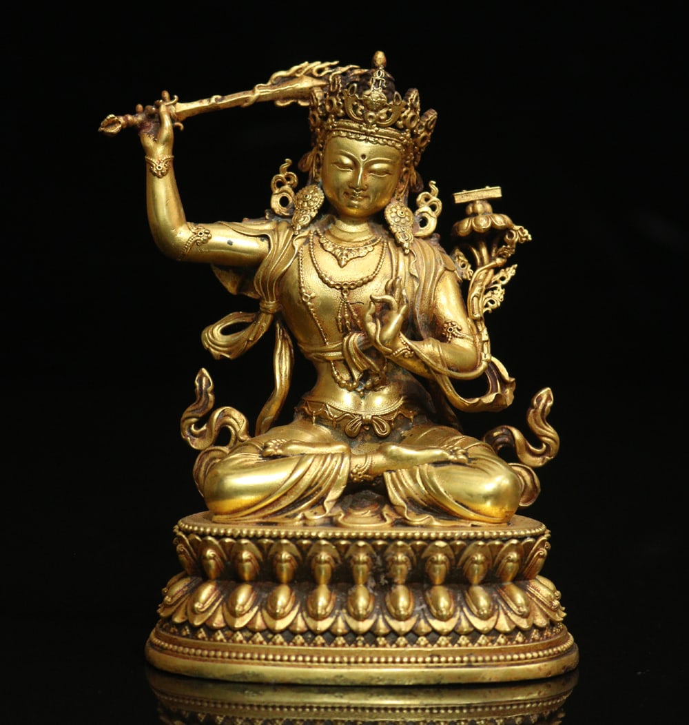 An Exquisite Gilt Bronze Statue of Manjusri Ornament: An Exquisite Gilt Bronze Statue of Manjusri Ornament Ming Dynasty, China Size:10cmx8cm Weight:447g (The Dimensions Of All Batches Are Manually Measured.If You Need More Detailed Information, Please
