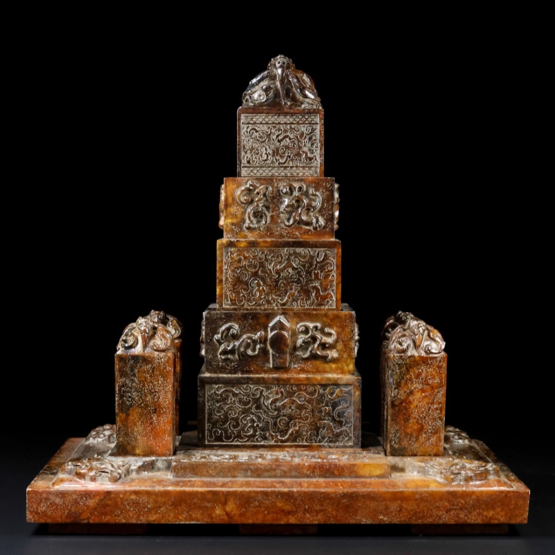 A Set of Fine White Jade Auspicious Beast Seal: A Set of Fine White Jade Auspicious Beast Seal Han Dynasty, China Size:38.8cmx37.5cmx24.5cm Weight:20600g (The Dimensions Of All Batches Are Manually Measured.If You Need More Detailed Information, Pl