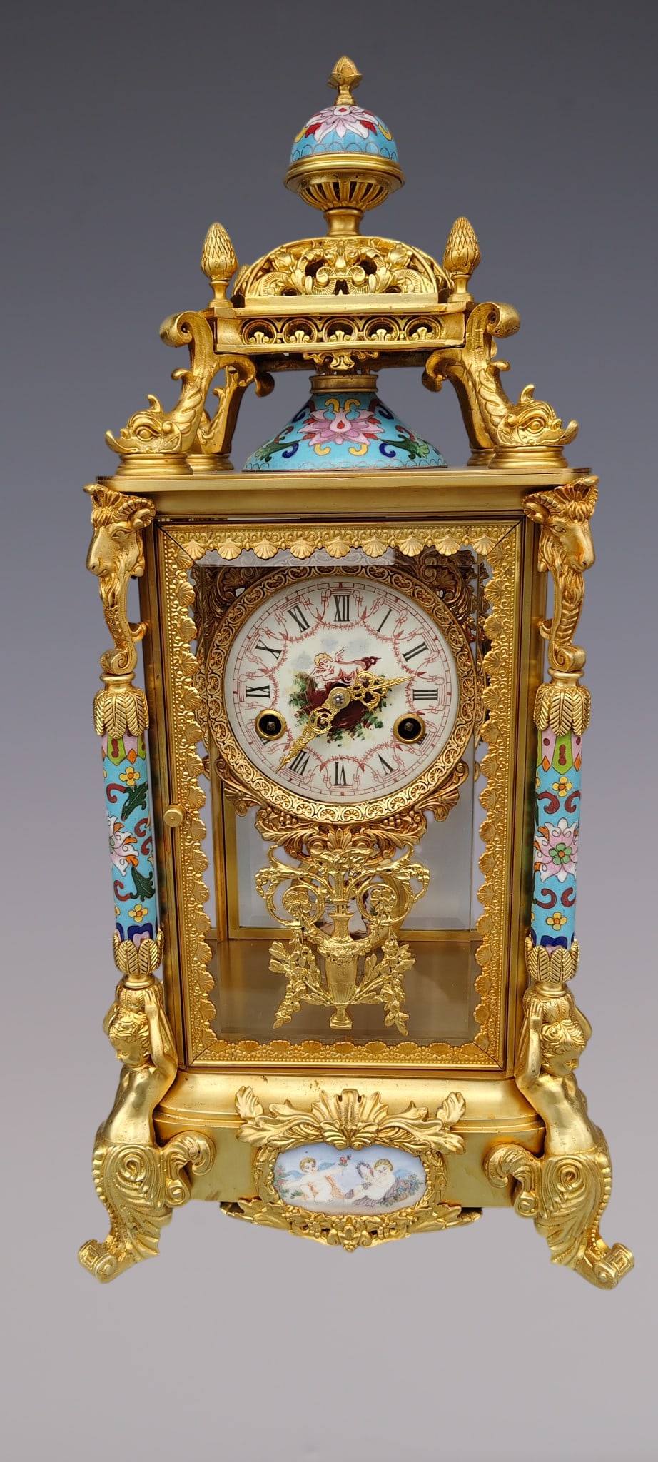 An Exquisite Gilt Bronze Lotus Pattern Clock: An Exquisite Gilt Bronze Lotus Pattern Clock Qing Dynasty, China Size:60cmx28cmx26cm (The Dimensions Of All Batches Are Manually Measured.If You Need More Detailed Information, Please Contact Our Cust