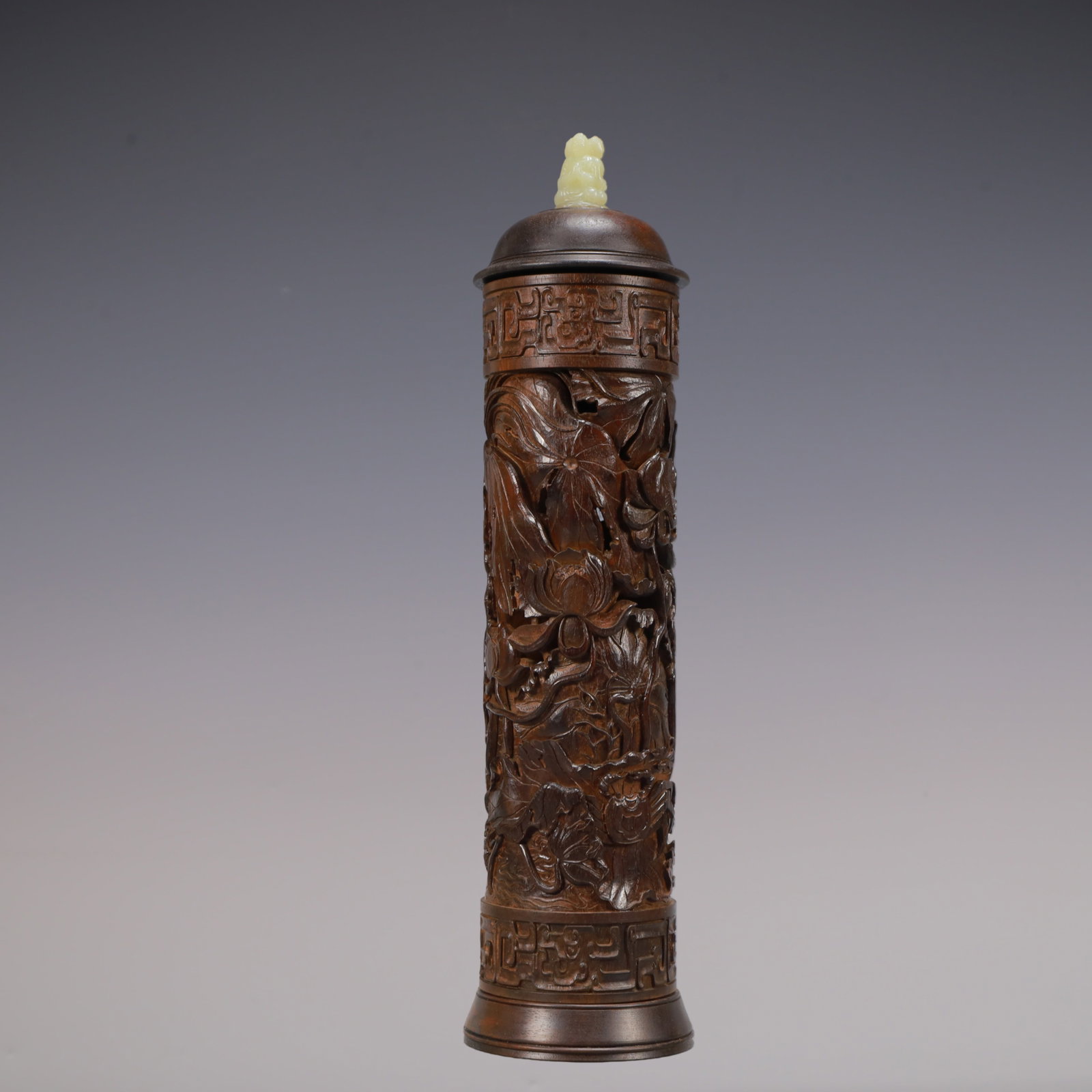A Exquisite Zitanwood Inlaid White Jade Flower Pattern Incense Tube: A Exquisite Zitanwood Inlaid White Jade Flower Pattern Incense Tube Qing Dynasty, China Size:31cmx6.2cm Weight:400g (The Dimensions Of All Batches Are Manually Measured.If You Need More Detailed
