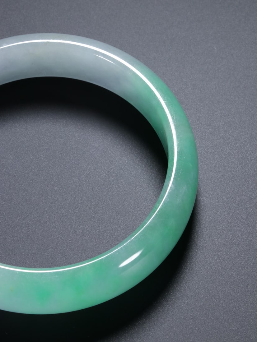An Exquisite Jadeite Bracelets - 2