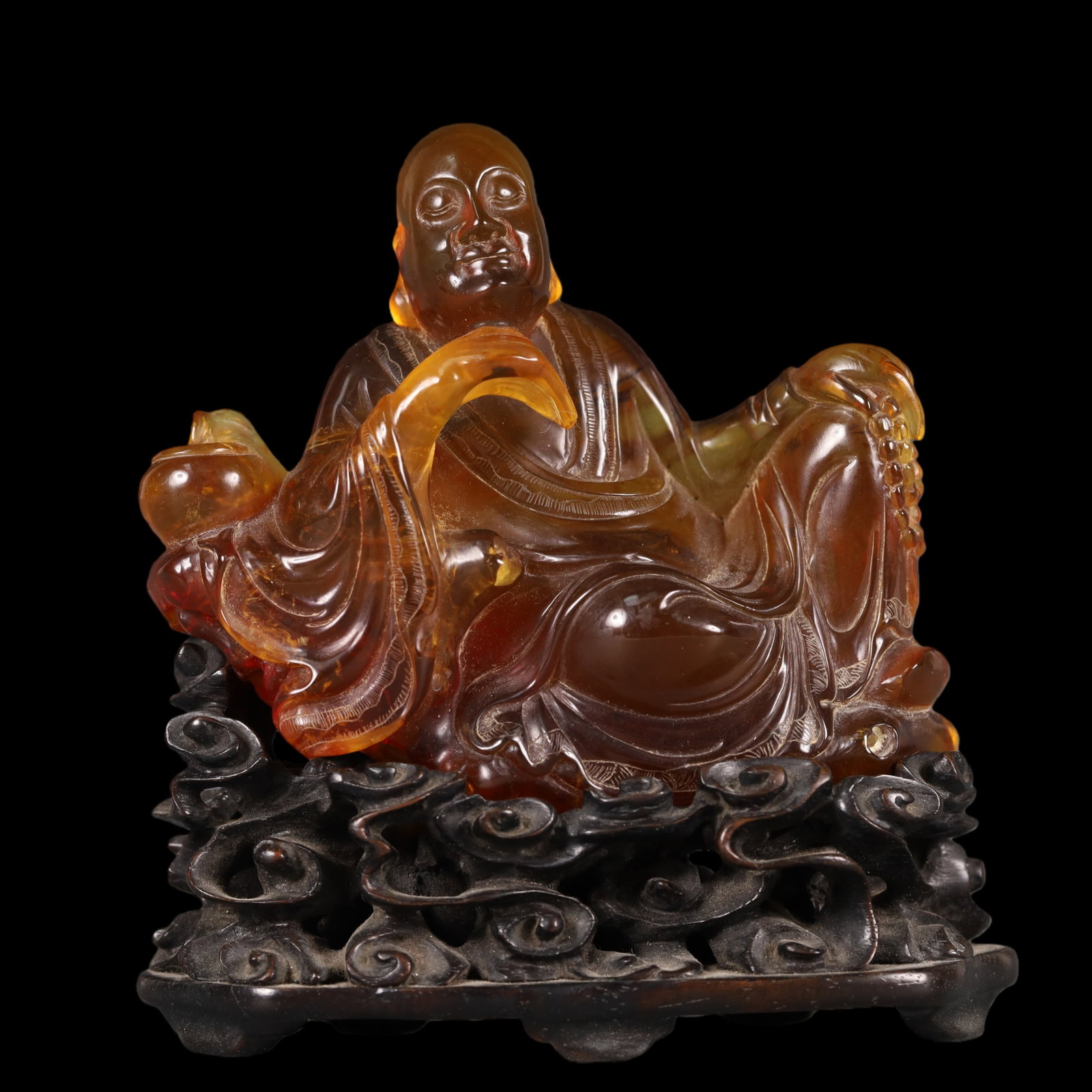 A Exquisite Amber Figures Ornament: A Exquisite Amber Figures Ornament Qing Dynasty, China Size:5cmx10cmx11cm Weight:157.9g (The Dimensions Of All Batches Are Manually Measured.If You Need More Detailed Information, Please Contact Our