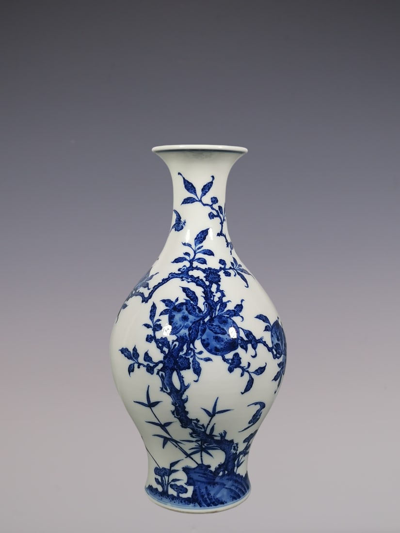 An Exquisite Blue and White Bats and Peach Pattern Vase: An Exquisite Blue and White Bats and Peach Pattern Vase Qing Dynasty, China Yongzheng Six-character Mark Size:34cmx17cm (The Dimensions Of All Batches Are Manually Measured.If You Need More Detailed
