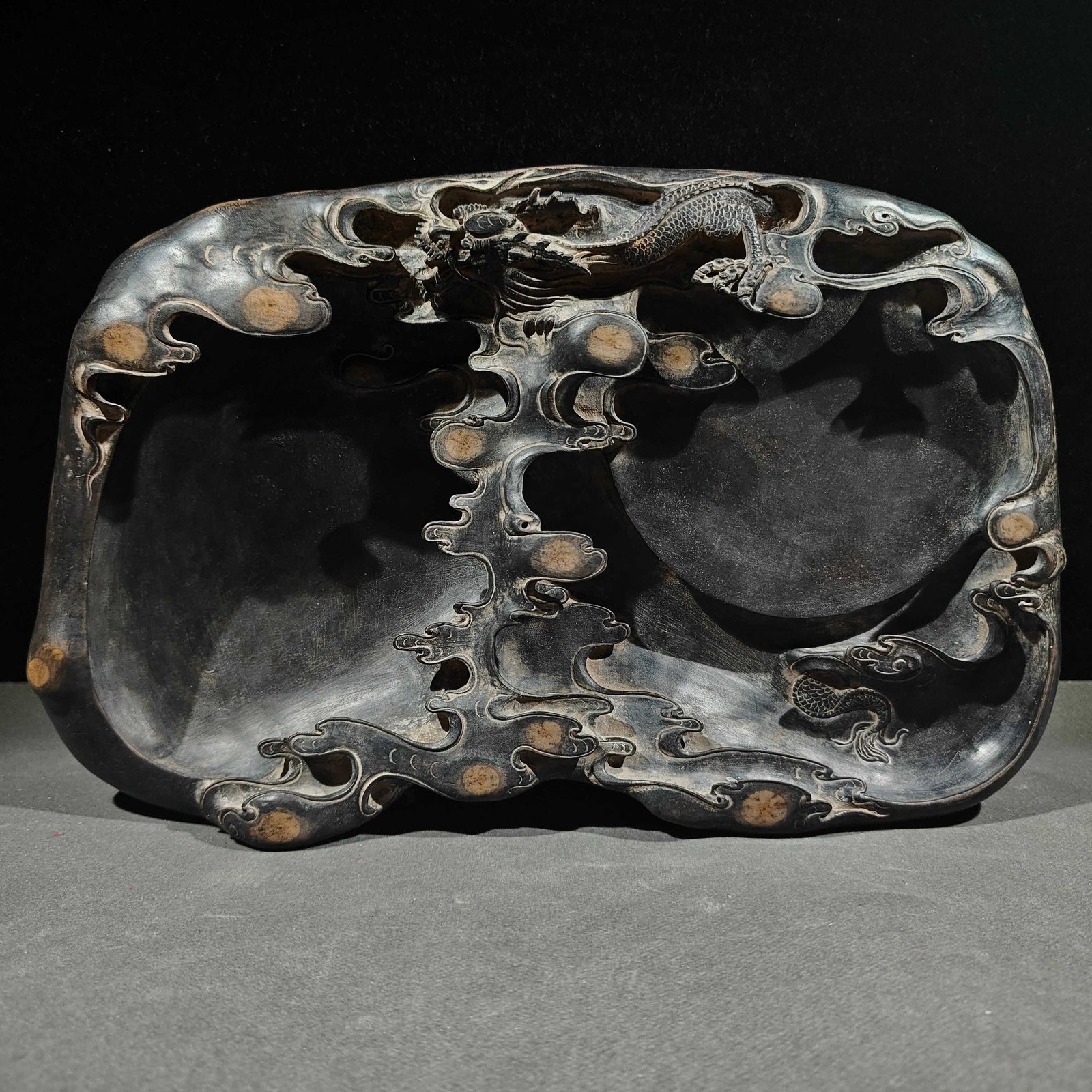 An Exquisite Auspicious Cloud Pattern Dragon Pattern Inkstone: An Exquisite Auspicious Cloud Pattern Dragon Pattern Inkstone Li zhun Size:32.5cmx20cmx6cm (The Dimensions Of All Batches Are Manually Measured.If You Need More Detailed Information, Please Contact Ou