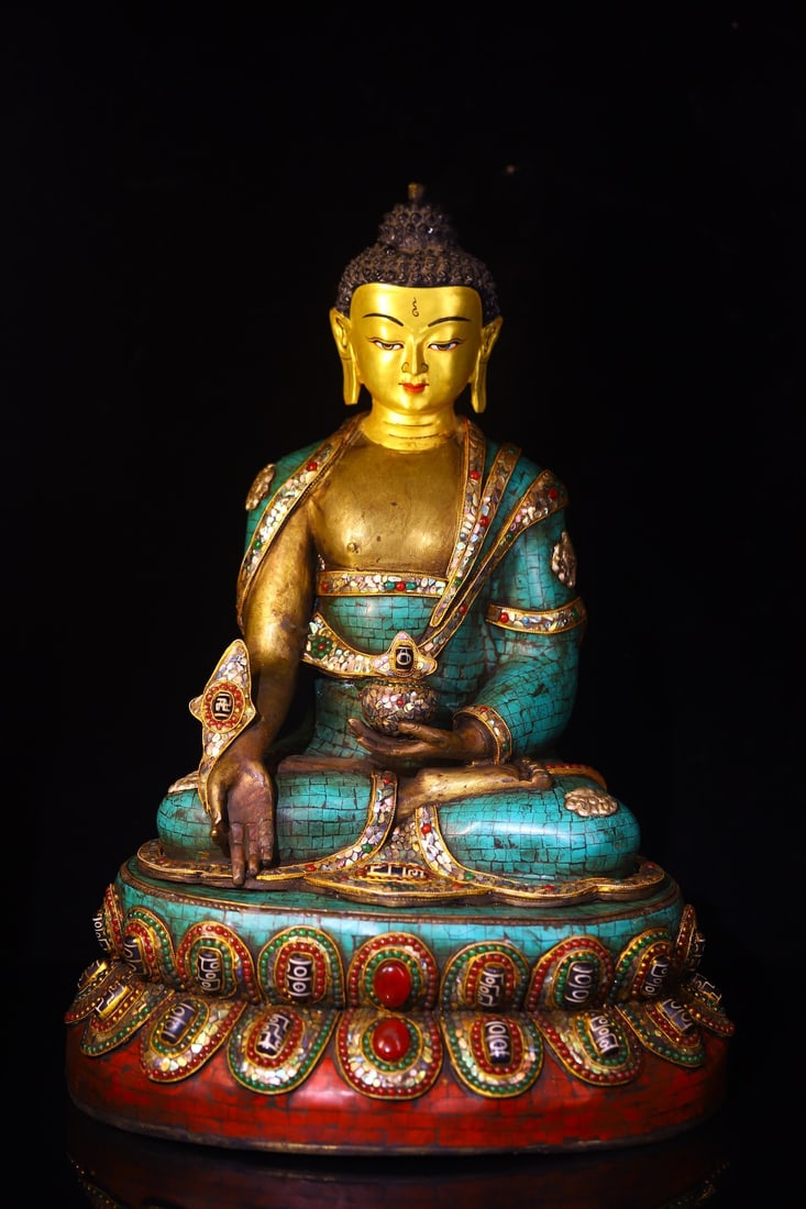 An Exquisite Bronze Inlaid Gems Statue of Sakyamuni: An Exquisite Bronze Inlaid Gems Statue of Sakyamuni Qing Dynasty, China Size:46cmx33cm Weight:18.5kg (The Dimensions Of All Batches Are Manually Measured.If You Need More Detailed Information, Please