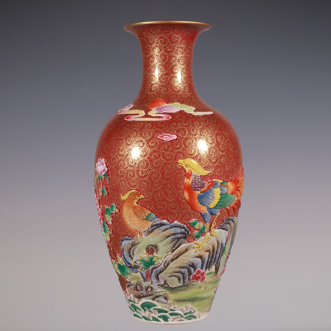 An Exquisite Enamel Flower and Bird Pattern Vase: An Exquisite Enamel Flower and Bird Pattern Vase Qing Dynasty, China Qianlong Six-character Mark Size:26.2cmx13.5cm (The Dimensions Of All Batches Are Manually Measured.If You Need More Detailed