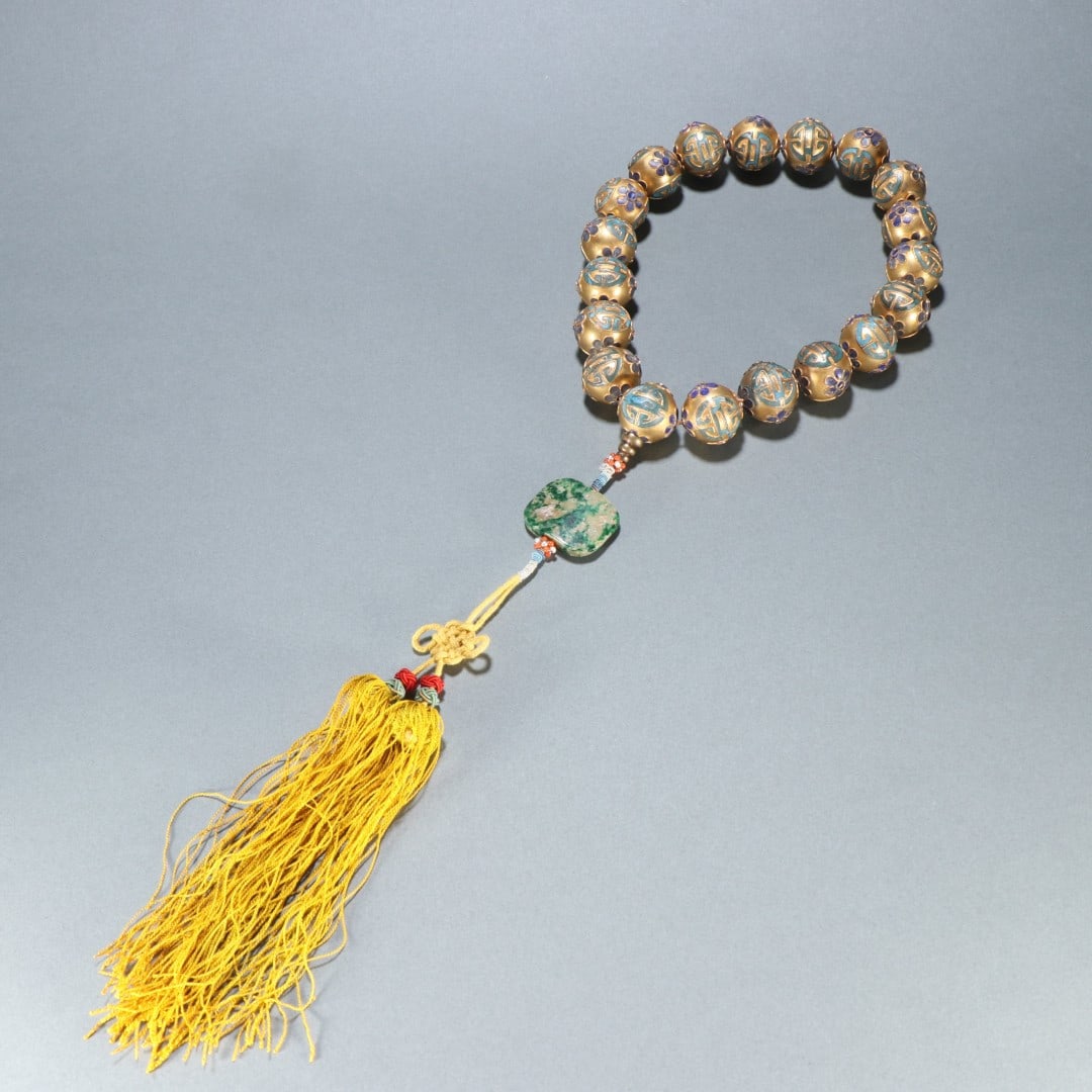 An Exquisite Gilt Bronze Bracelets: An Exquisite Gilt Bronze Bracelets Qing Dynasty, China Size:2cm Weight:161.1g (The Dimensions Of All Batches Are Manually Measured.If You Need More Detailed Information, Please Contact Our Customer Se