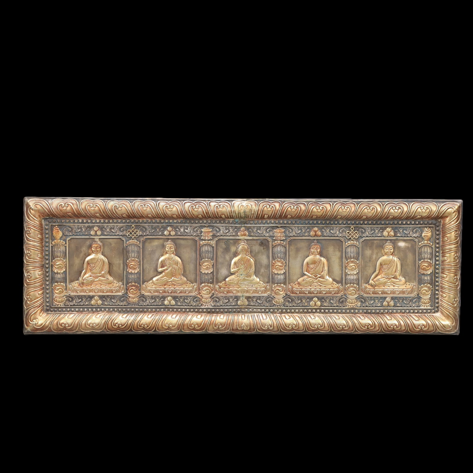 A Exquisite Gilt Silver Figures Pattern Ornament: A Exquisite Gilt Silver Figures Pattern Ornament Qing Dynasty, China Size:69.5cmx22cm Weight:5800g (The Dimensions Of All Batches Are Manually Measured.If You Need More Detailed Information, Please Co