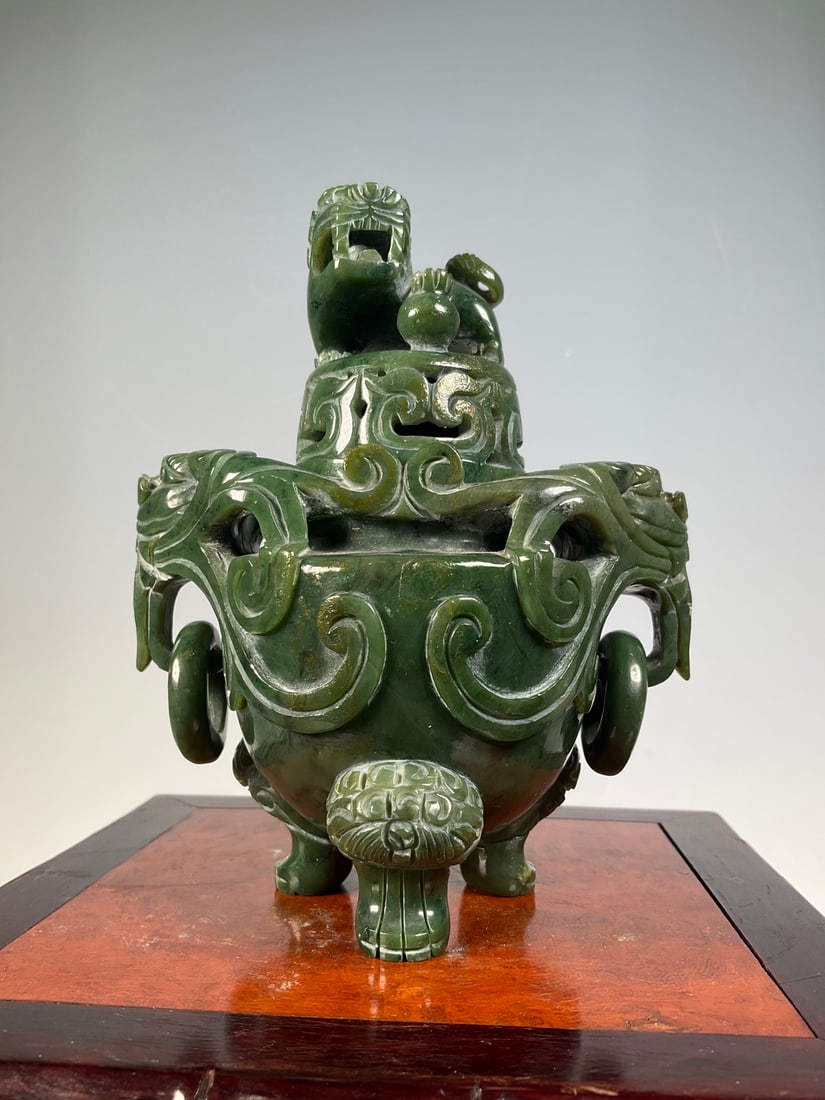 An Exquisite Jasper Auspicious Beast Double-Ears and Tripod Censer: An Exquisite Jasper Auspicious Beast Double-Ears and Tripod Censer Modern Time of China Size:15cmx11cm Weight:905g (The Dimensions Of All Batches Are Manually Measured.If You Need More Detailed Inform