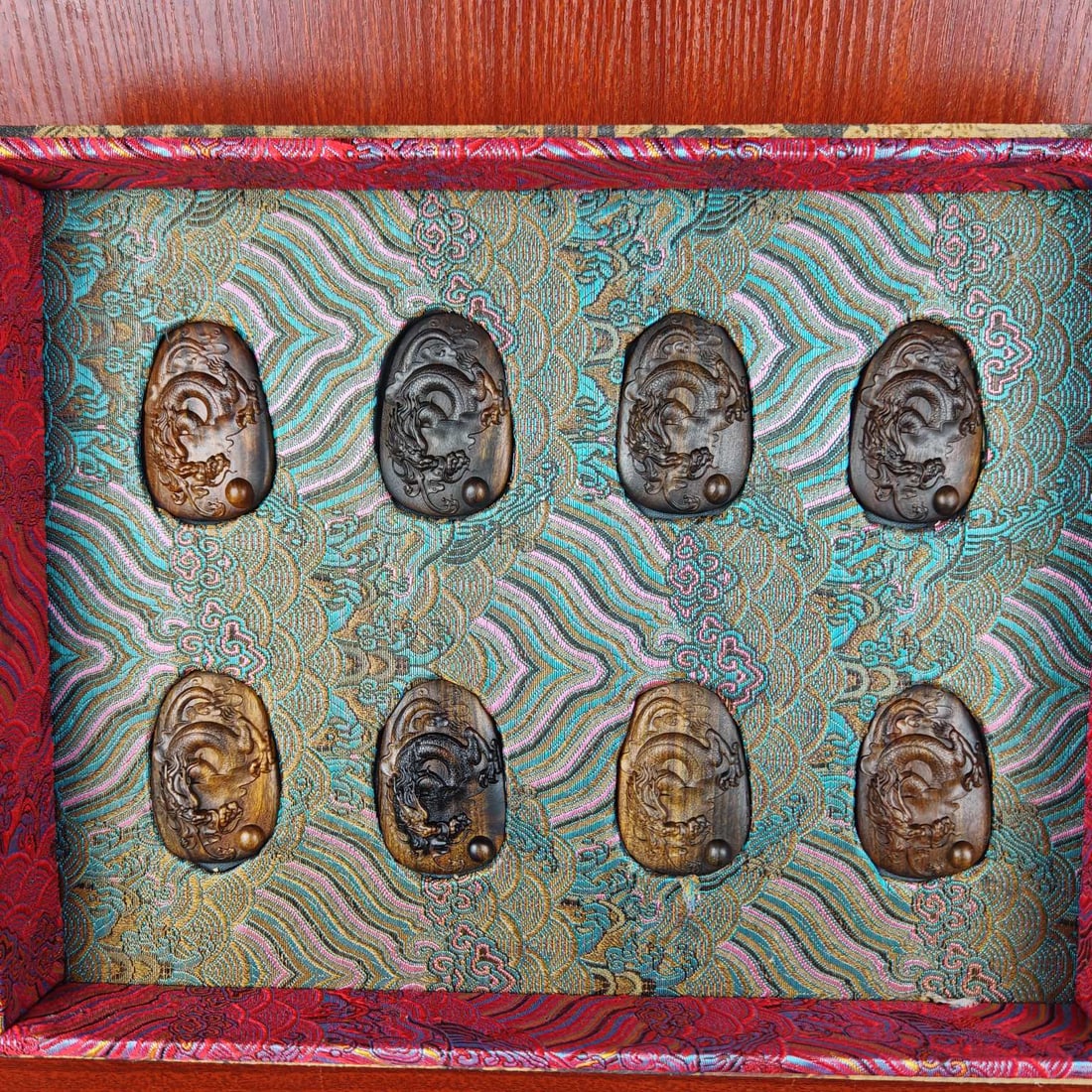A Set of Fine Eaglewood Dragon Pattern Brand: A Set of Fine Eaglewood Dragon Pattern Brand Qing Dynasty, China Size:6cm (The Dimensions Of All Batches Are Manually Measured.If You Need More Detailed Information, Please Contact Our Customer Servic