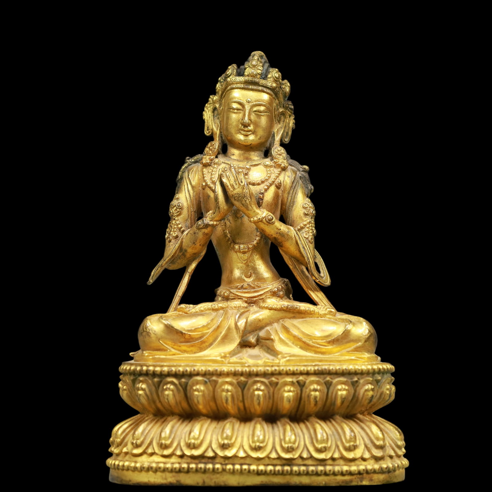 A Exquisite Gilt Bronze Statue of Tara: A Exquisite Gilt Bronze Statue of Tara Ming Dynasty, China Size:11cmx8cmx18cm Weight:1200g (The Dimensions Of All Batches Are Manually Measured.If You Need More Detailed Information, Please Contact Ou