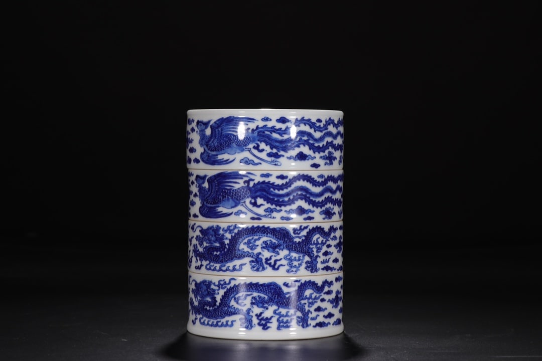 An Exquisite Blue and White Dragon and Phoenix Pattern Box: An Exquisite Blue and White Dragon and Phoenix Pattern Box Qing Dynasty, China Kangxi Six-character Mark Size:16.8cmx10.2cm (The Dimensions Of All Batches Are Manually Measured.If You Need More Detail