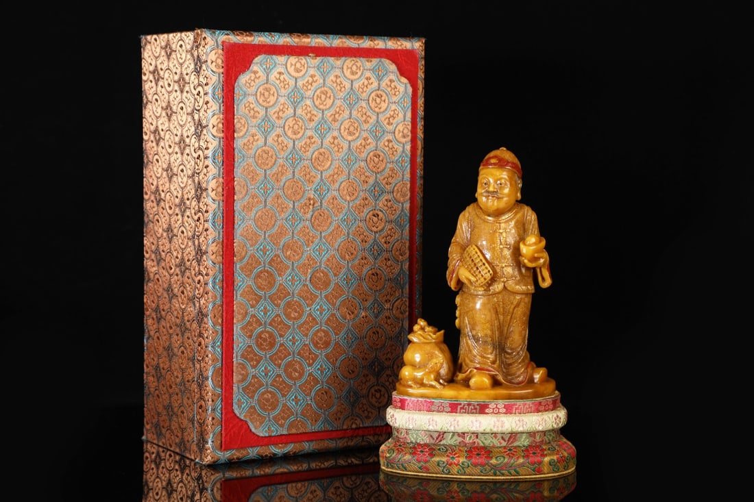 An Exquisite Shoushan Stone Figure Ornament: An Exquisite Shoushan Stone Figure Ornament Qing Dynasty, China Size:19cmx11.5cm Weight:1088g (The Dimensions Of All Batches Are Manually Measured.If You Need More Detailed Information, Please Contact