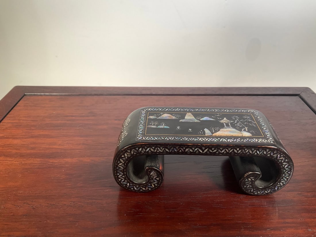 An Exquisite Wooden Black Lacquer Landscape Pattern Ornament: An Exquisite Wooden Black Lacquer Landscape Pattern Ornament the Republic of China Size:4cmx10cm (The Dimensions Of All Batches Are Manually Measured.If You Need More Detailed Information, Please Cont