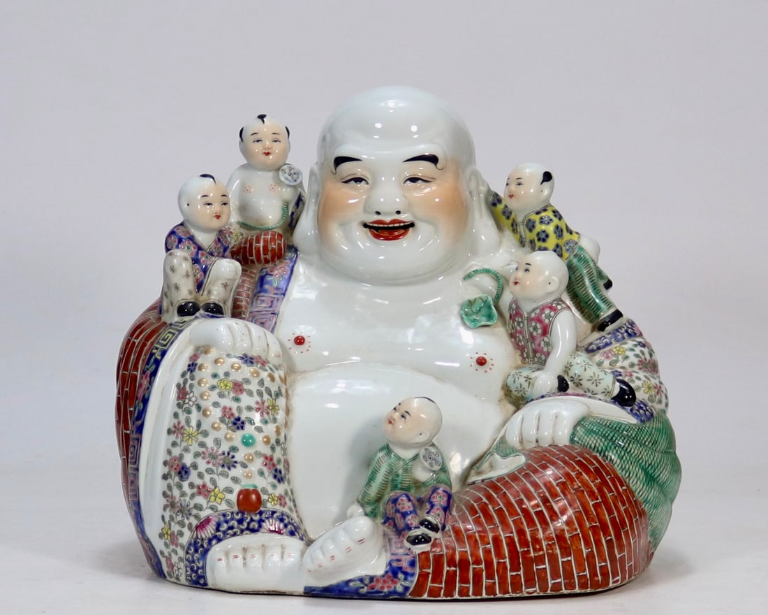 An Exquisite Famille-Rose Statue of Arhat Ornament: An Exquisite Famille-Rose Statue of Arhat Ornament the Republic of China Size:25.5cmx26cm (The Dimensions Of All Batches Are Manually Measured.If You Need More Detailed Information, Please Contact Our