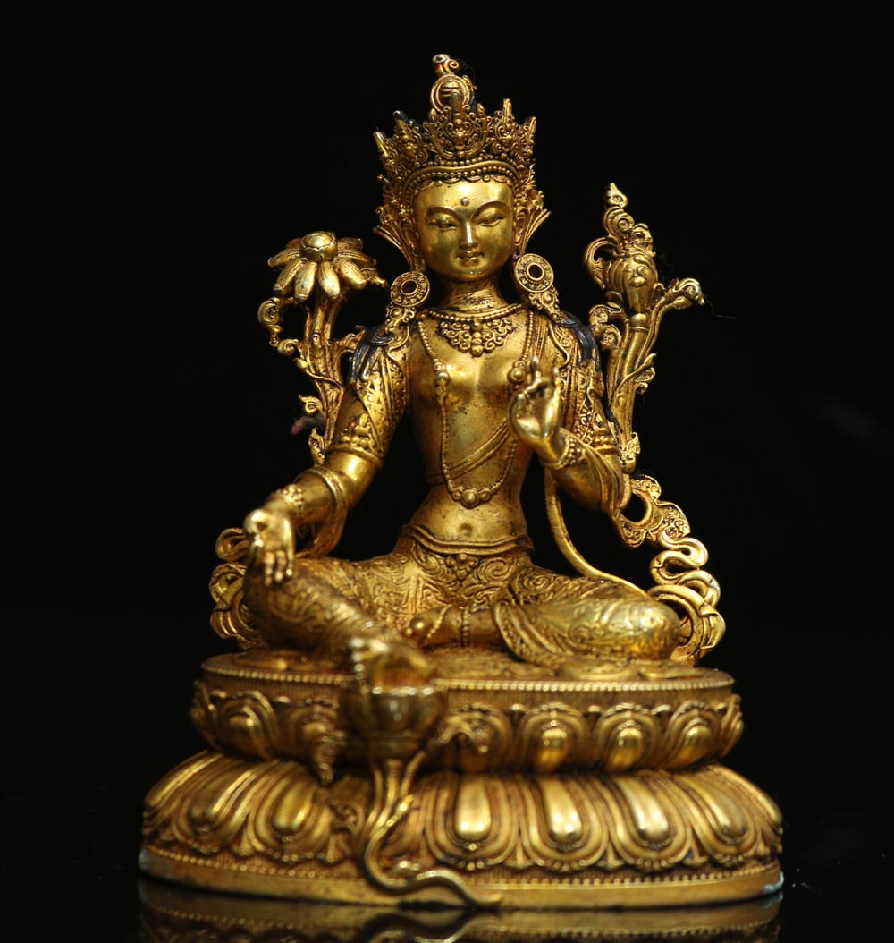An Exquisite Gilt Bronze Statue of Tara Ornament: An Exquisite Gilt Bronze Statue of Tara Ornament Ming Dynasty, China Size:10.5cmx8cm Weight:525g (The Dimensions Of All Batches Are Manually Measured.If You Need More Detailed Information, Please Cont