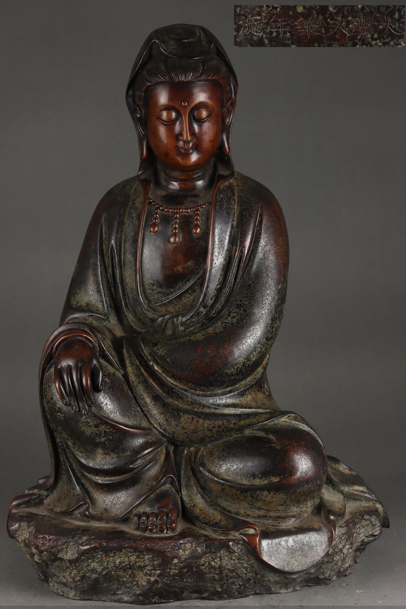An Exquisite Gilt Bronze Statue of Avalokitesvara: An Exquisite Gilt Bronze Statue of Avalokitesvara Ming Dynasty, China Yongle Six-character Mark Size:48cmx33cm Weight:14050g (The Dimensions Of All Batches Are Manually Measured.If You Need More Detai
