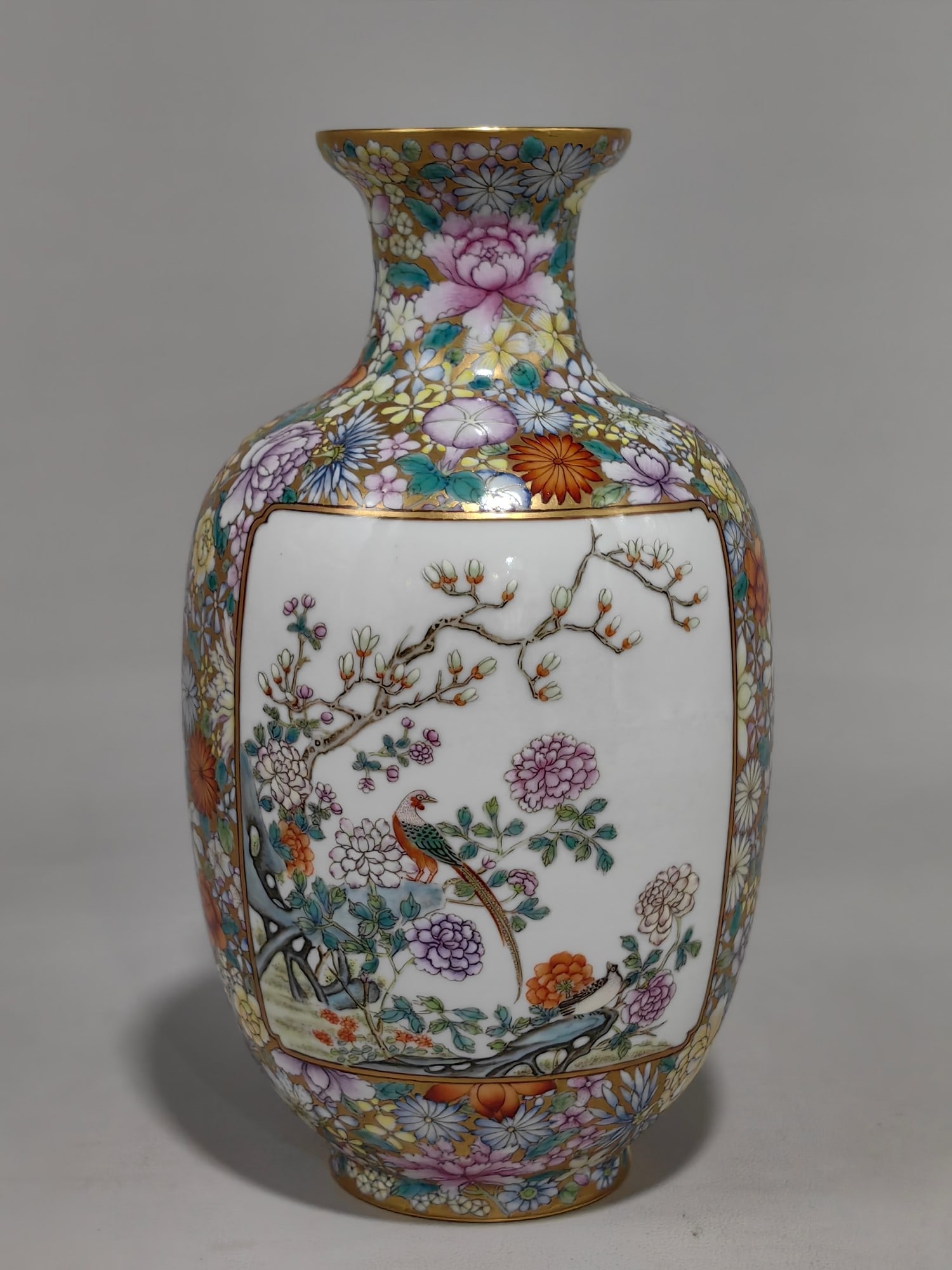 An Exquisite Famille-Rose Flower and Bird Pattern Vase: An Exquisite Famille-Rose Flower and Bird Pattern Vase Qing Dynasty, China Qianlong Six-character Mark Size:19.5cmx11cm (The Dimensions Of All Batches Are Manually Measured.If You Need More Detailed I