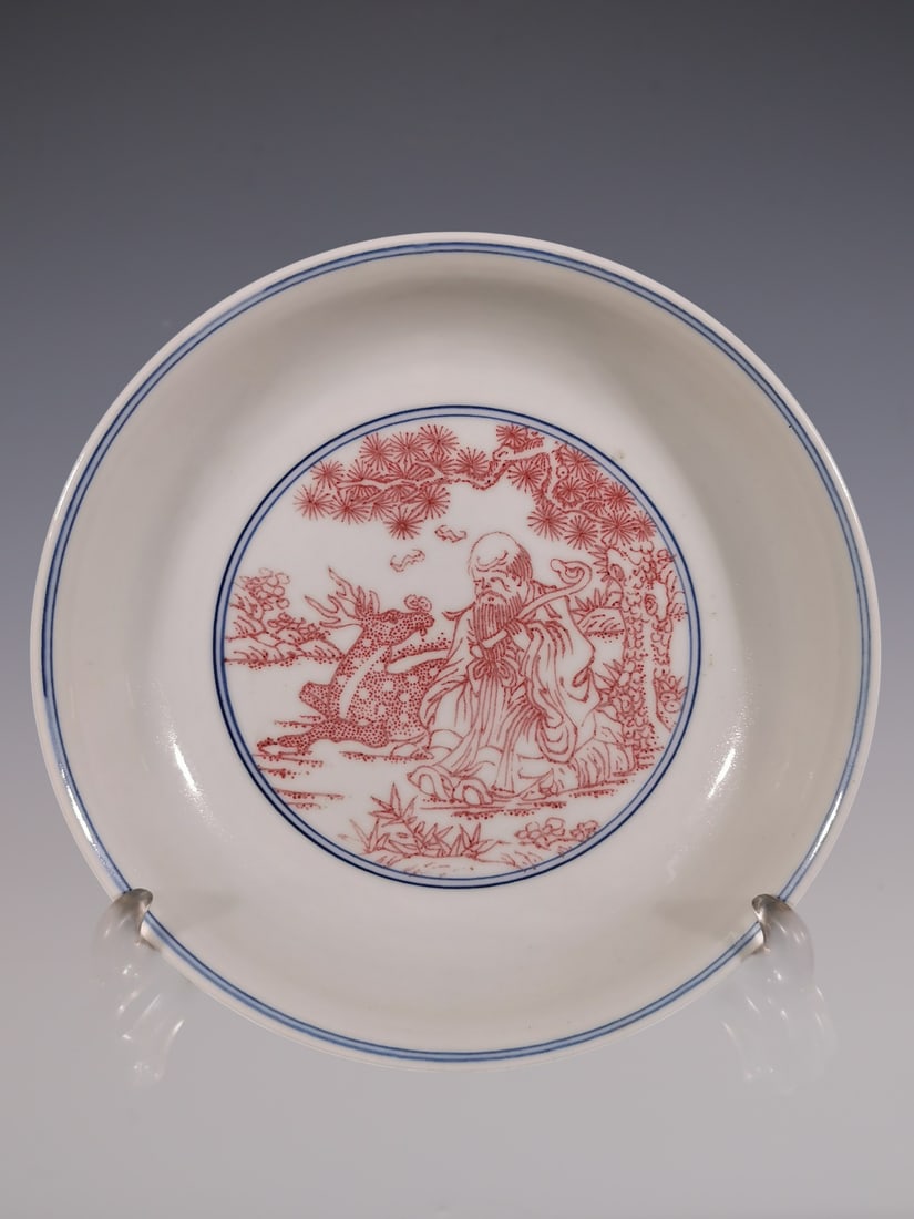 An Exquisite Blue and White Underglaze-Red Character and Story Pattern Plate: An Exquisite Blue and White Underglaze-Red Character and Story Pattern Plate Qing Dynasty, China Yongzheng Six-character Mark Size:4.2cmx18.3cm (The Dimensions Of All Batches Are Manually Measured.If 