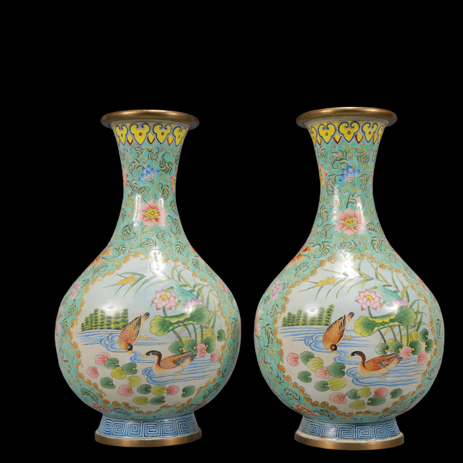 A Exquisite A pair of Coppery Enamel Lotus Pattern Flower and Bird Pattern Vase: A Exquisite A pair of Coppery Enamel Lotus Pattern Flower and Bird Pattern Vase Qing Dynasty, China Qianlong Four-character Mark Size:14cmx26cm Weight:1850g (The Dimensions Of All Batches Are Manually
