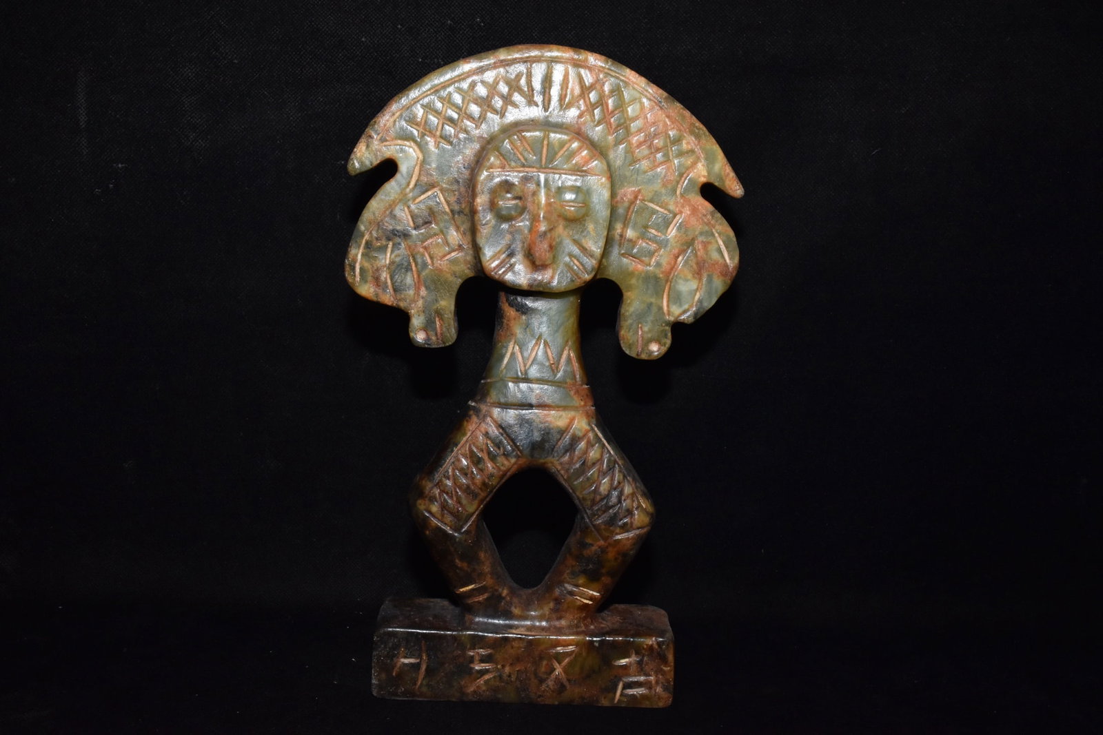 An Exquisite Hemo Jade Figure Ornament: An Exquisite Hemo Jade Figure Ornament Hongshan Culture Size:16cmx26cm Weight:1740g (The Dimensions Of All Batches Are Manually Measured.If You Need More Detailed Information, Please Contact Our Custo