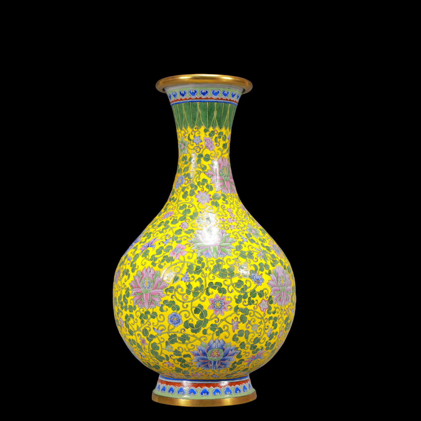 A Exquisite Coppery Enamel Lotus Pattern Vase: A Exquisite Coppery Enamel Lotus Pattern Vase Qing Dynasty, China Qianlong Four-character Mark Size:13cmx26cm Weight:900g (The Dimensions Of All Batches Are Manually Measured.If You Need More Detailed