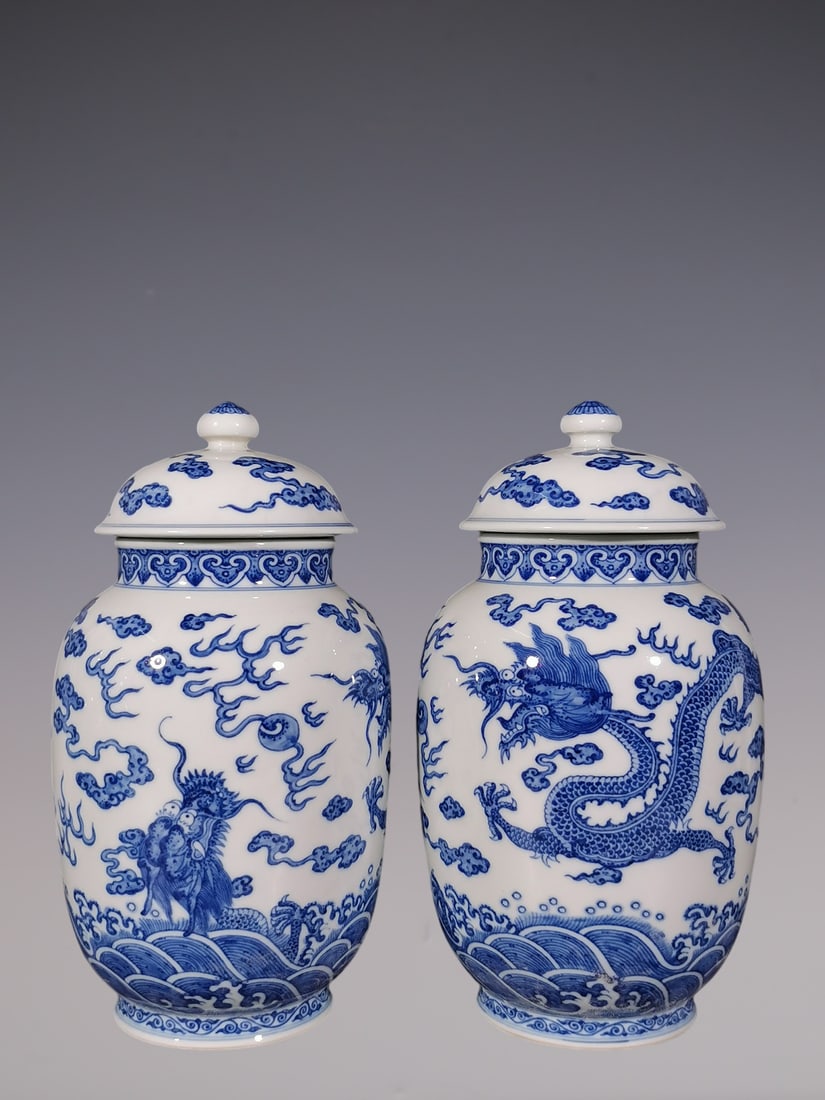 An Exquisite Blue and White Seawater Pattern Dragon Pattern Tea Caddy: An Exquisite Blue and White Seawater Pattern Dragon Pattern Tea Caddy Qing Dynasty, China Qianlong Six-character Mark Size:30cmx16.6cm (The Dimensions Of All Batches Are Manually Measured.If You Need 