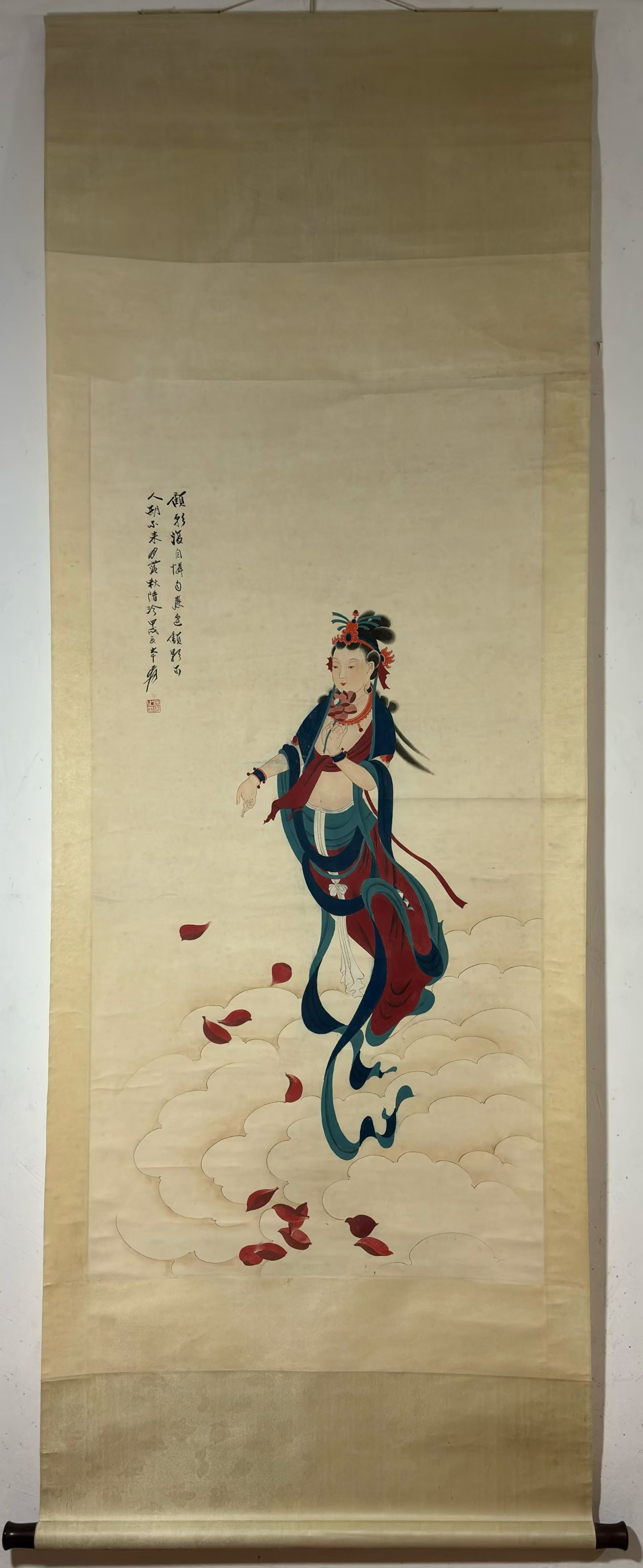 A Chinese Vertical Scroll Ink Painting of Figure on Paper: A Chinese Vertical Scroll Ink Painting of Figure on Paper Zhang daqian Without frame Size:129.5cmx65.5cm (The Dimensions Of All Batches Are Manually Measured.If You Need More Detailed Information, Ple