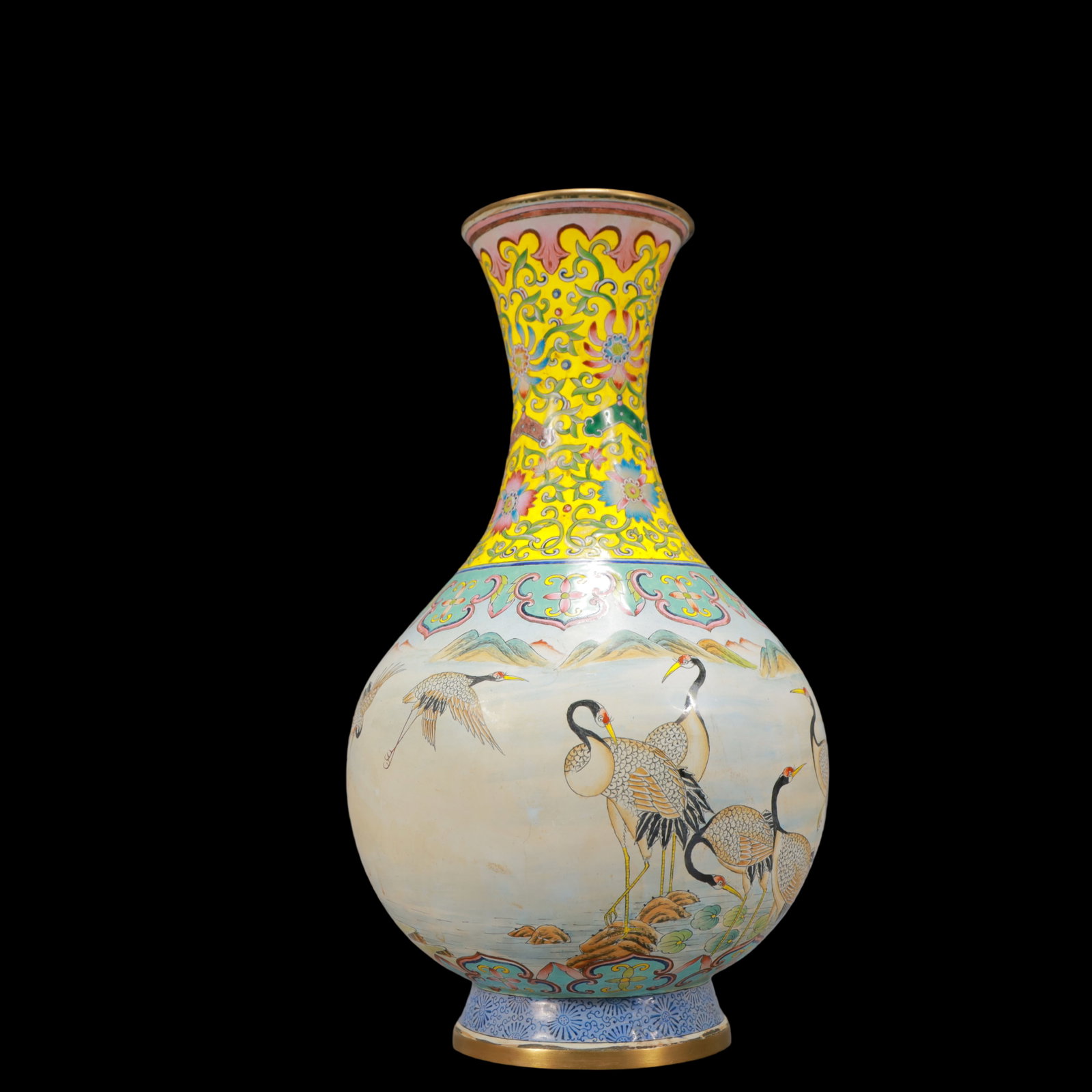 A Exquisite Coppery Enamel Lotus Pattern Flower Pattern Crane Pattern Vase: A Exquisite Coppery Enamel Lotus Pattern Flower Pattern Crane Pattern Vase Qing Dynasty, China Qianlong Four-character Mark Size:14cmx25cm Weight:900g (The Dimensions Of All Batches Are Manually Measu