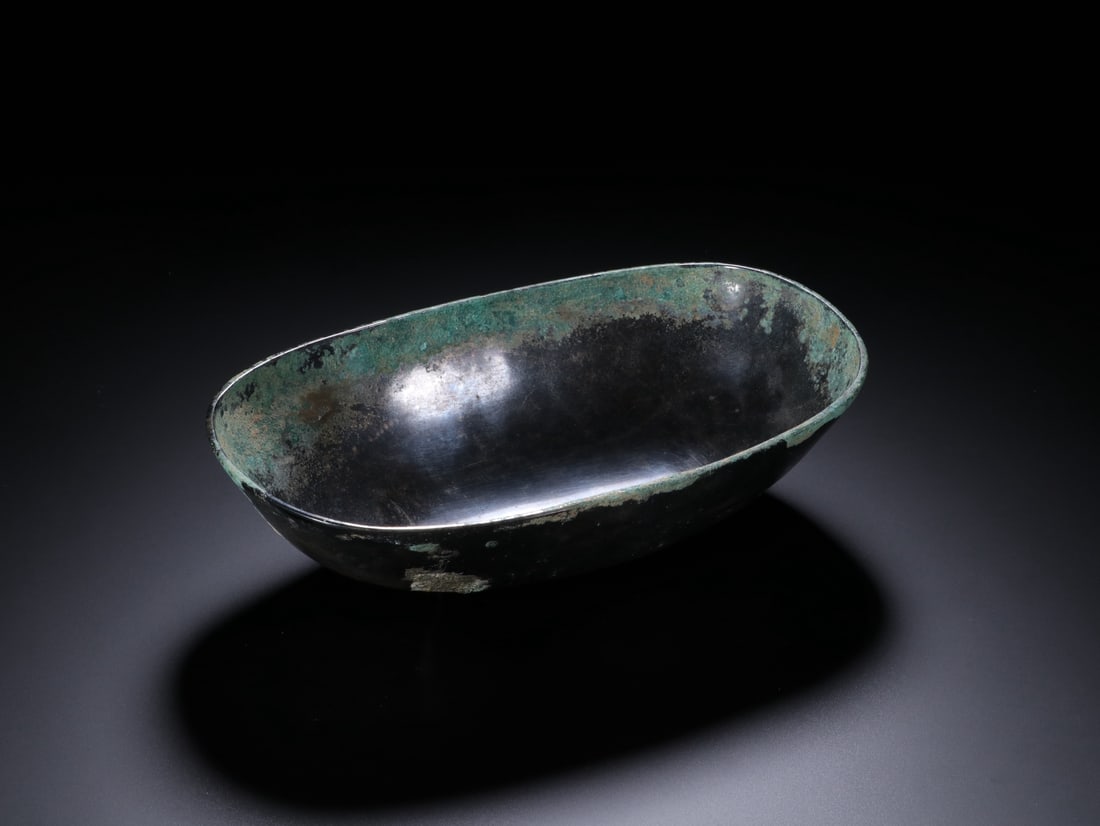 An Exquisite Silver Bowl: An Exquisite Silver Bowl Tang Dynasty, China Size:5cmx18.2cm (The Dimensions Of All Batches Are Manually Measured.If You Need More Detailed Information, Please Contact Our Customer Service Before Bidd