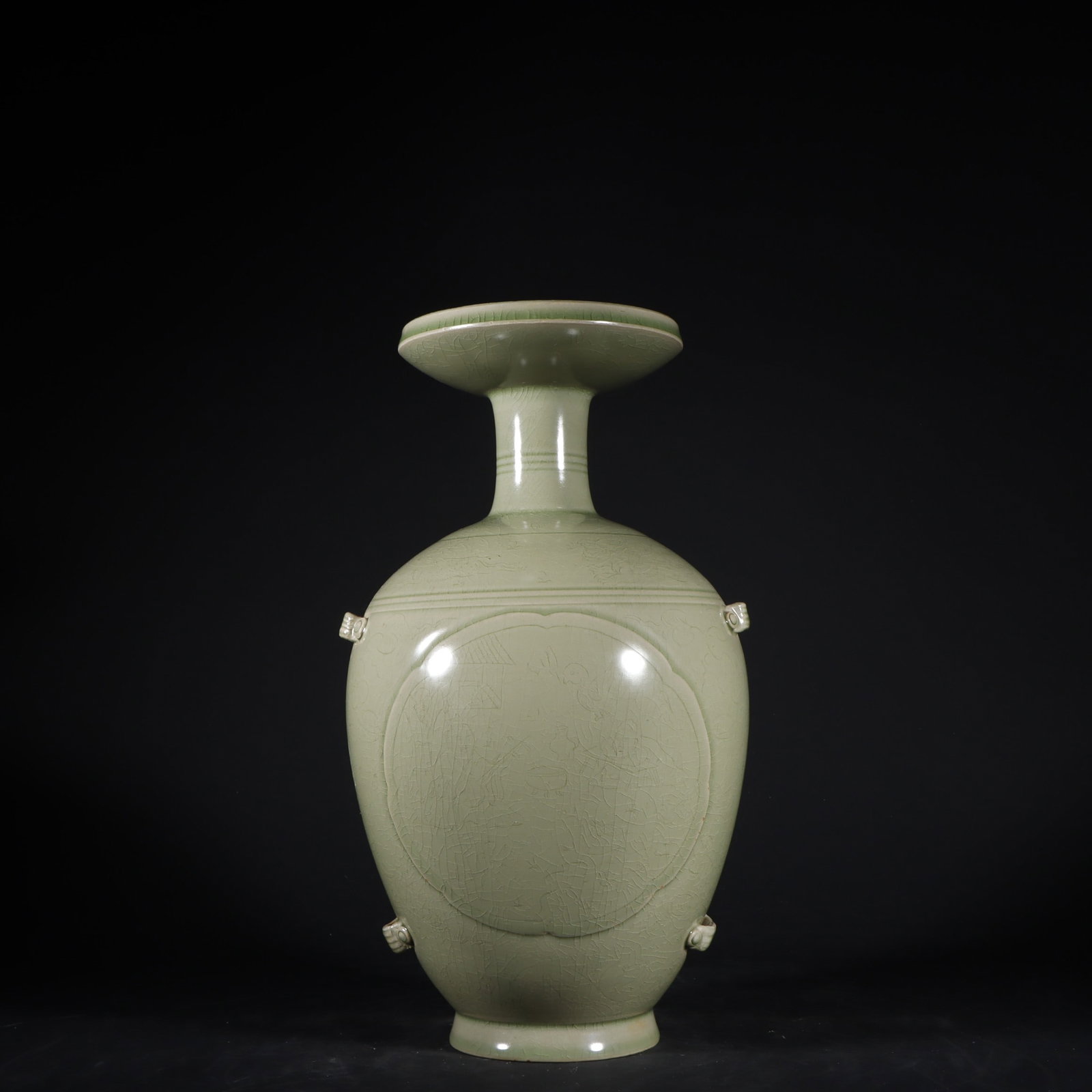 An Exquisite Yue yao Character and Story Pattern Vase: An Exquisite Yue yao Character and Story Pattern Vase Tang Dynasty, China Size:31.4cmx18cm (The Dimensions Of All Batches Are Manually Measured.If You Need More Detailed Information, Please Contact Ou