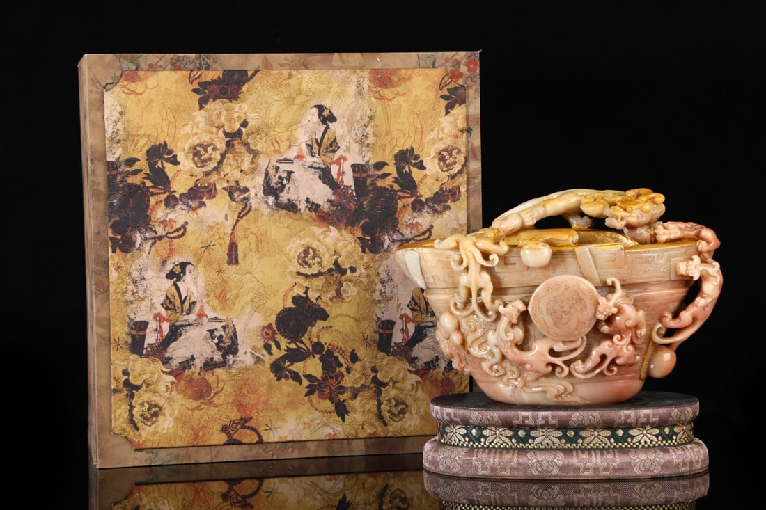 An Exquisite Shoushan Stone Chi-Dragon Pattern Ornament: An Exquisite Shoushan Stone Chi-Dragon Pattern Ornament Qing Dynasty, China Size:16.5cmx25cm Weight:3700g (The Dimensions Of All Batches Are Manually Measured.If You Need More Detailed Information, Pl