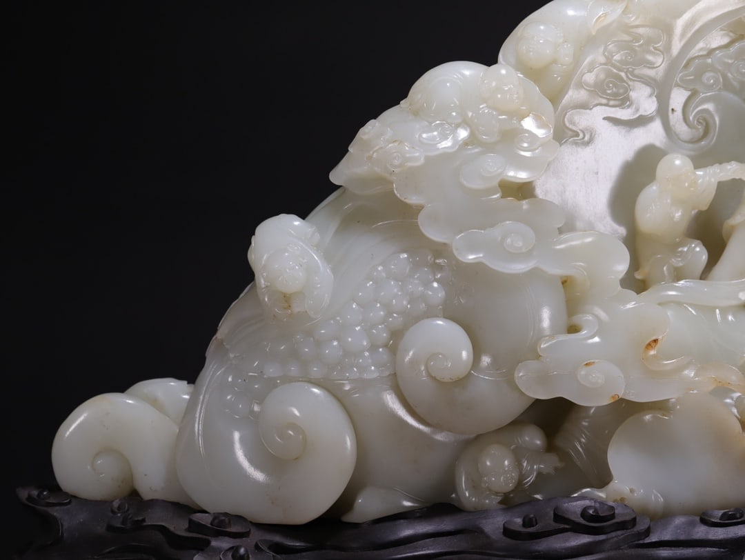 An Exquisite White Jade Statue of Avalokitesvara Ornament - 4