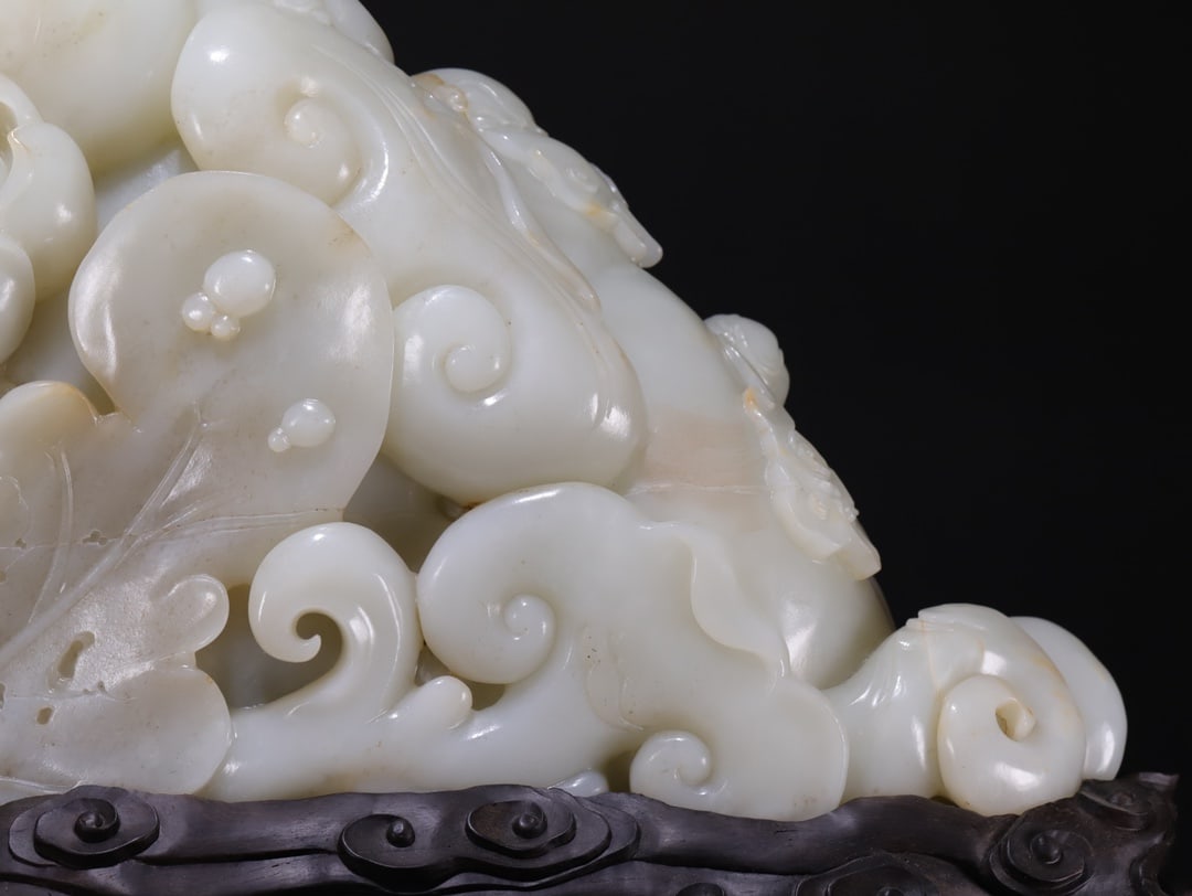 An Exquisite White Jade Statue of Avalokitesvara Ornament - 6