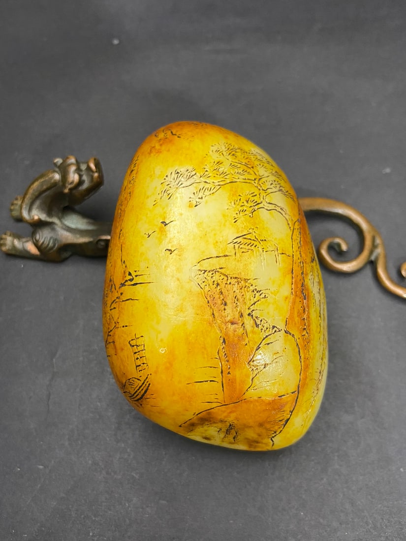 An Exquisite White Jade Landscape and Figure Pattern Hand Piece: An Exquisite White Jade Landscape and Figure Pattern Hand Piece Qing Dynasty, China Size:9.6cmx6.17cmx4.5cm Weight:456g (The Dimensions Of All Batches Are Manually Measured.If You Need More Detailed I