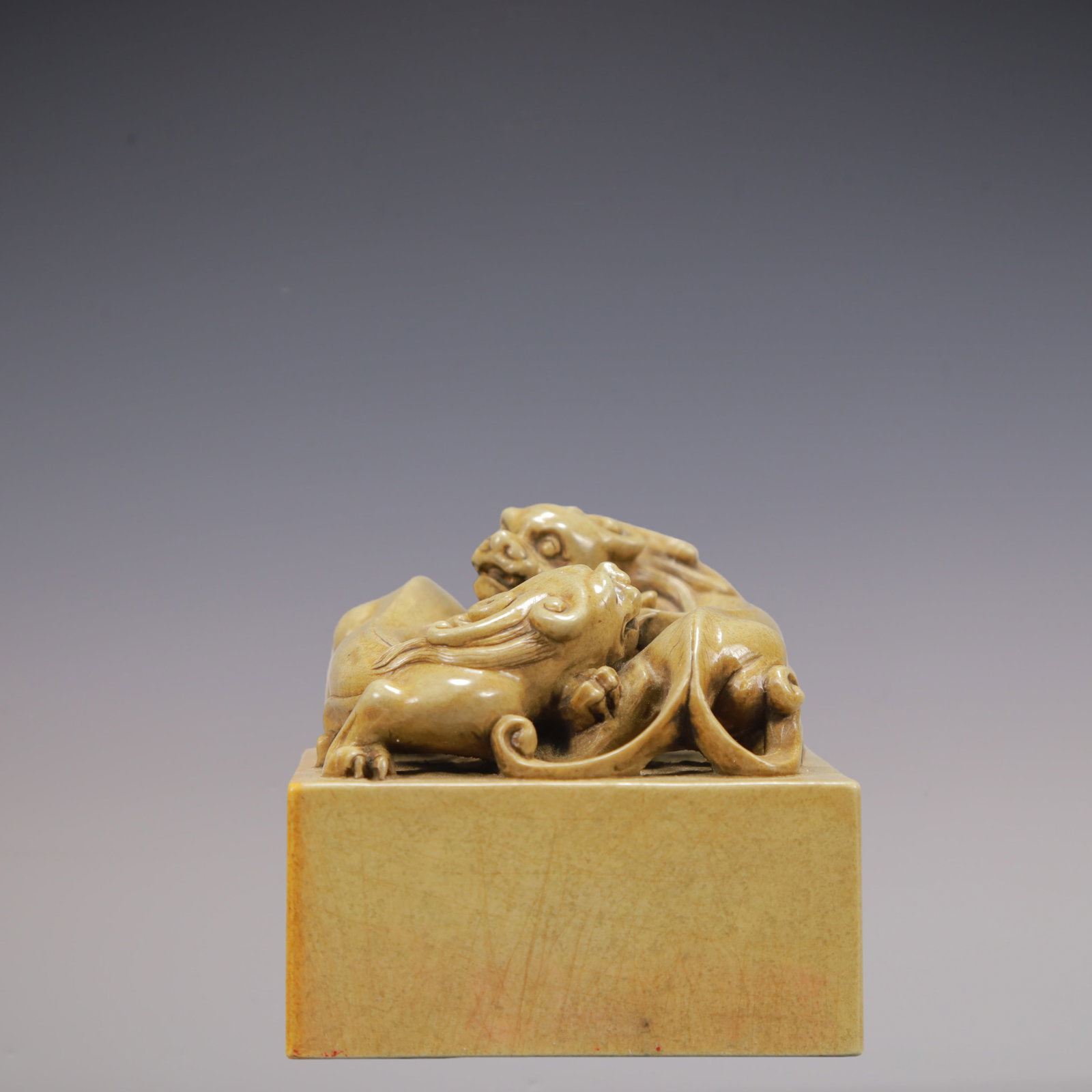 A Exquisite Shoushan Stone Auspicious Beast Seal: A Exquisite Shoushan Stone Auspicious Beast Seal Qing Dynasty, China Size:6.1cmx6.1cmx6cm Weight:400g (The Dimensions Of All Batches Are Manually Measured.If You Need More Detailed Information, Please