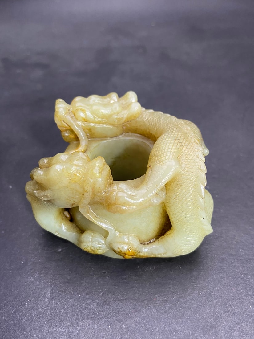 An Exquisite White Jade Dragon Pattern Ring - 2
