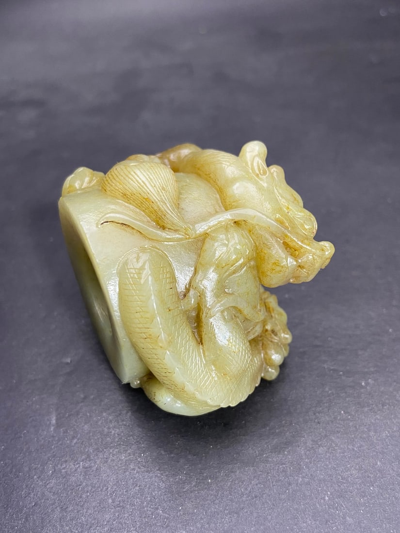 An Exquisite White Jade Dragon Pattern Ring - 4