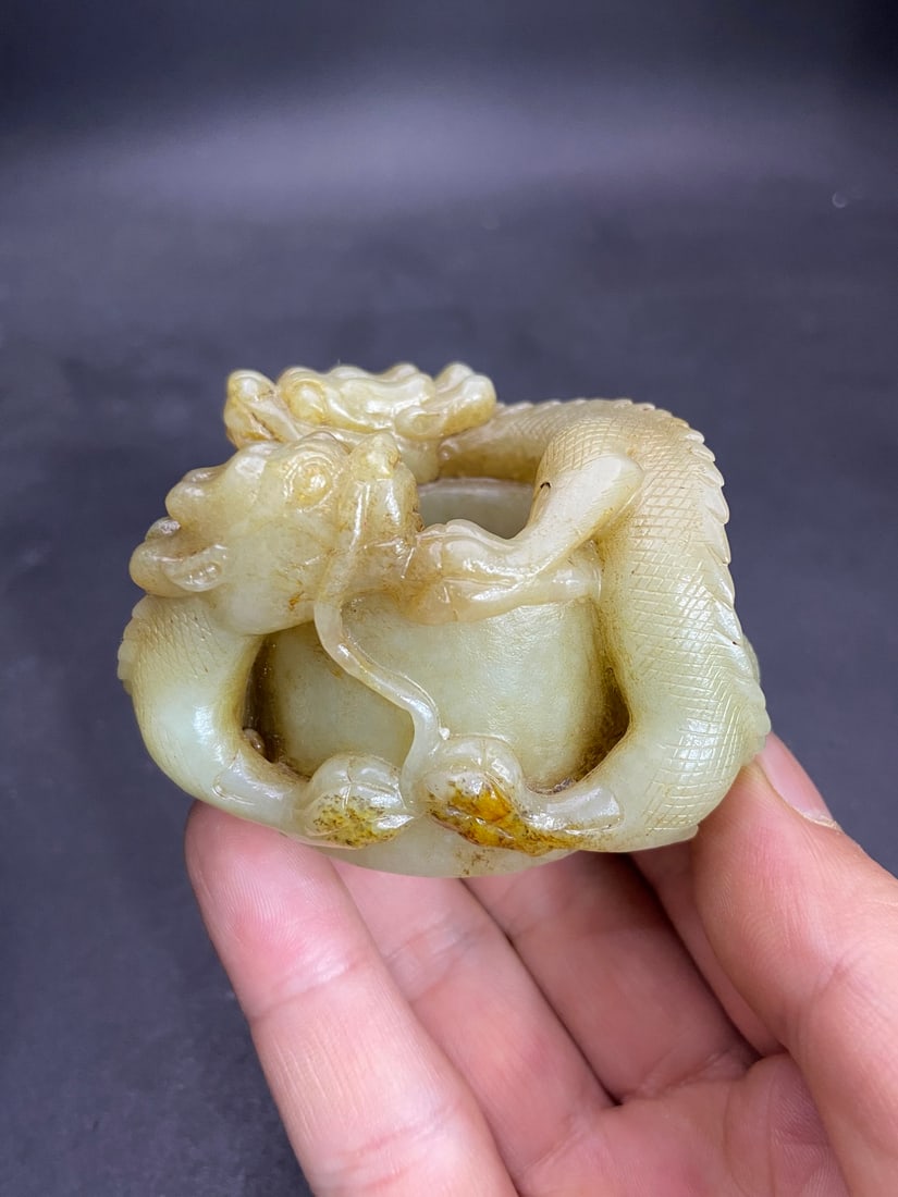 An Exquisite White Jade Dragon Pattern Ring - 6