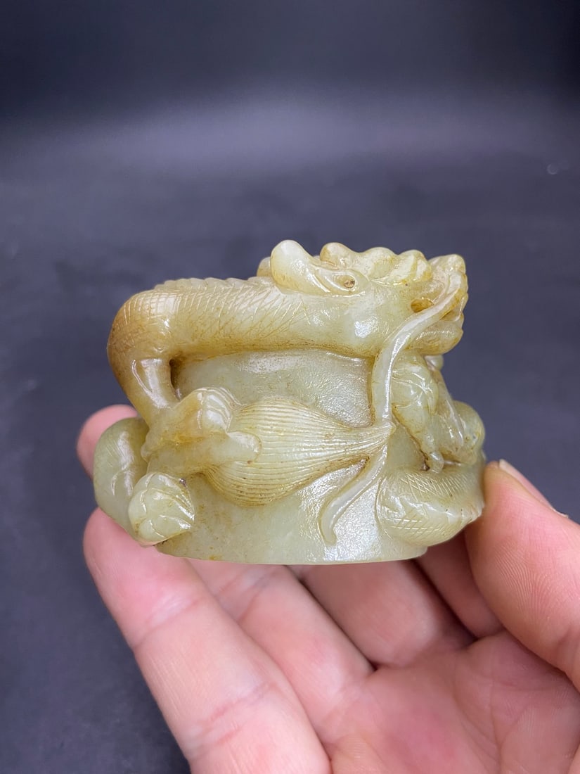 An Exquisite White Jade Dragon Pattern Ring - 8
