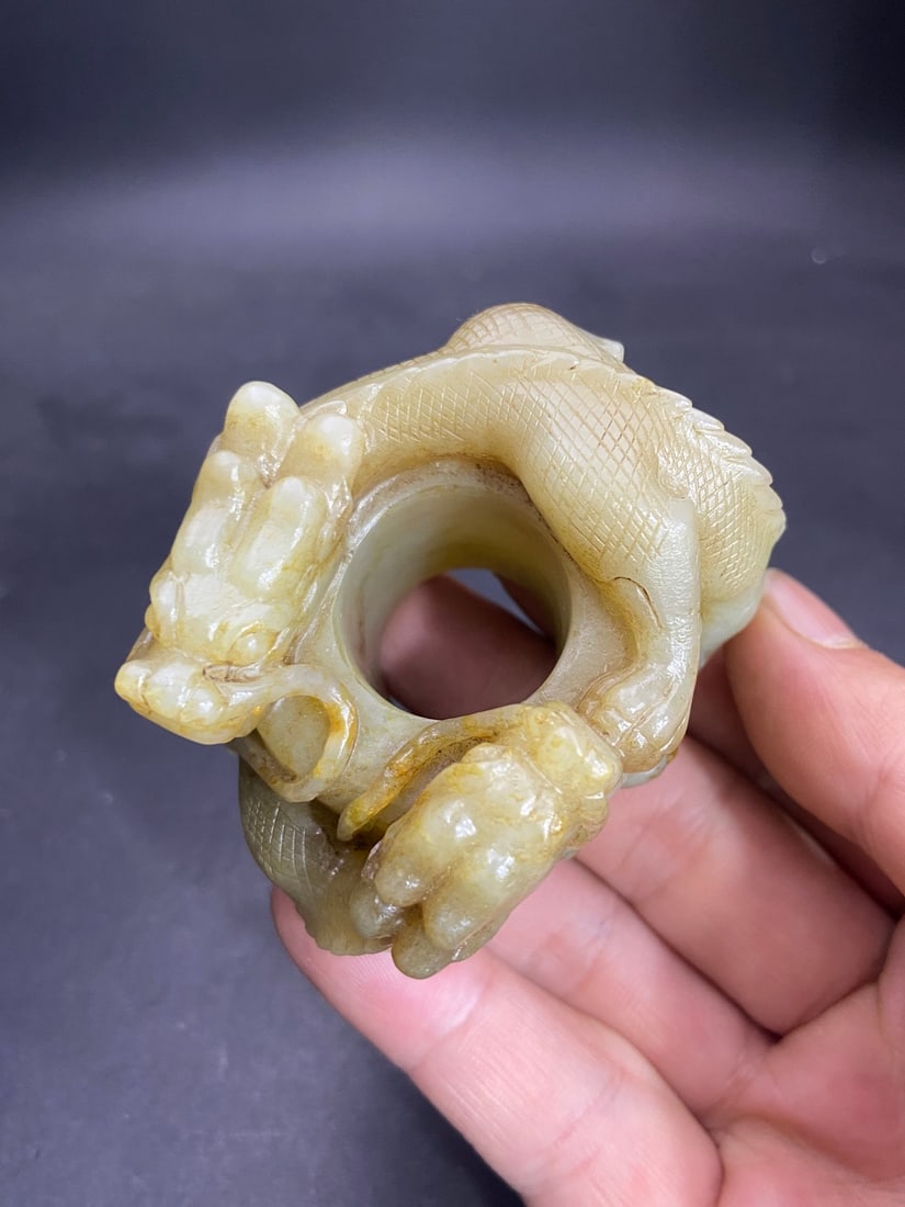 An Exquisite White Jade Dragon Pattern Ring - 9