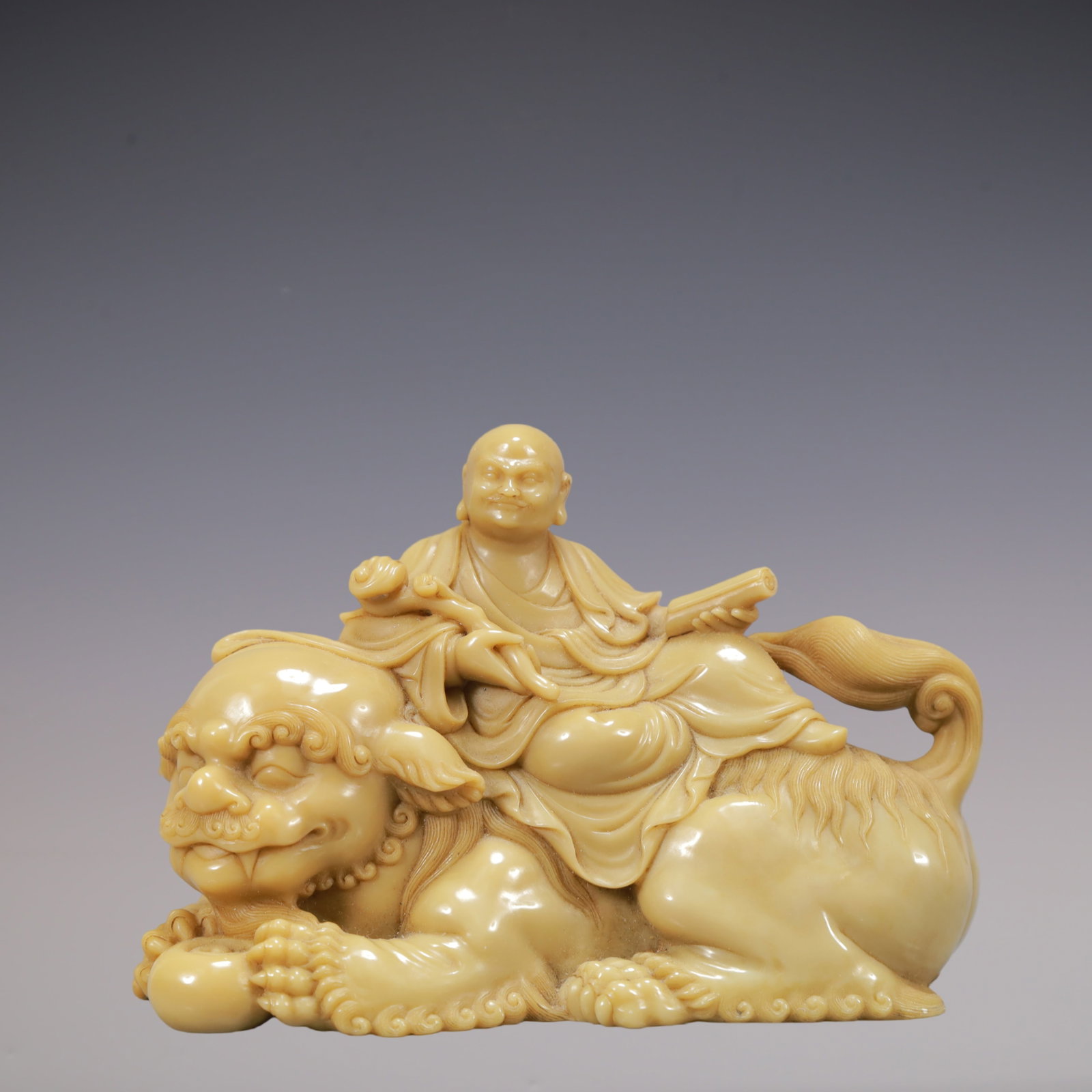 A Exquisite Shoushan Stone Statue of Arhat Ornament: A Exquisite Shoushan Stone Statue of Arhat Ornament Qing Dynasty, China Size:12cmx5.7cmx9.5cm Weight:650g (The Dimensions Of All Batches Are Manually Measured.If You Need More Detailed Information, Pl