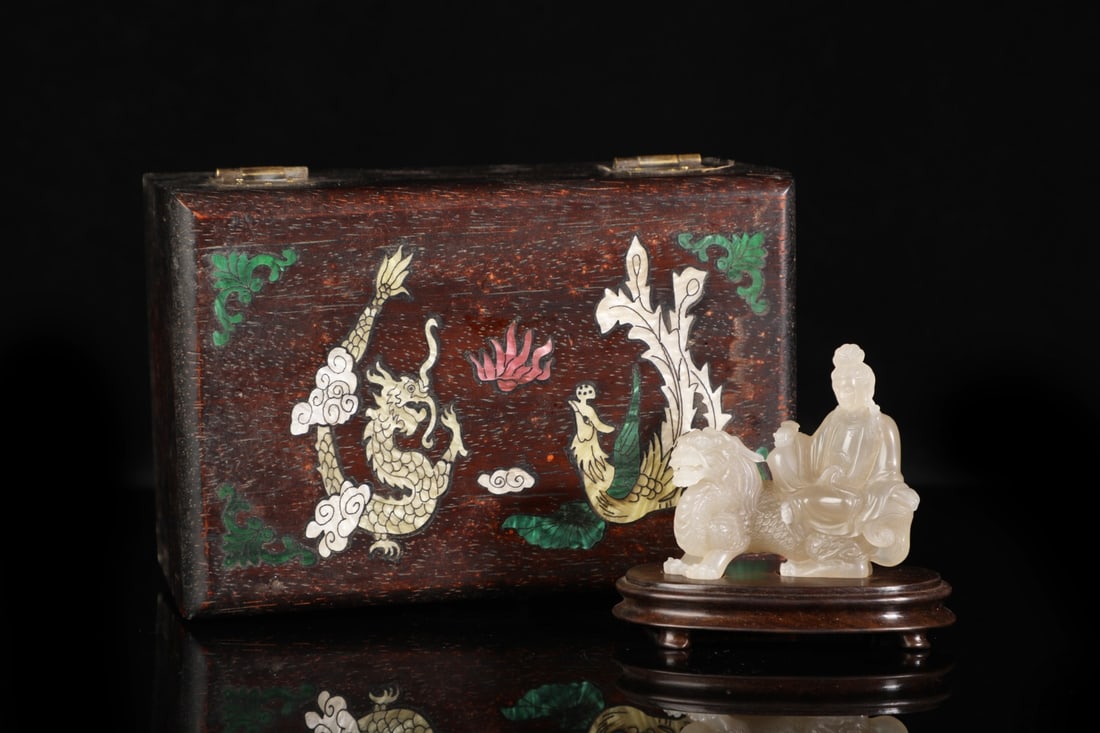 An Exquisite Shoushan Stone Statue of Avalokitesvara Ornament: An Exquisite Shoushan Stone Statue of Avalokitesvara Ornament Qing Dynasty, China Size:6cmx6.5cmx2cm Weight:84g (The Dimensions Of All Batches Are Manually Measured.If You Need More Detailed Informati