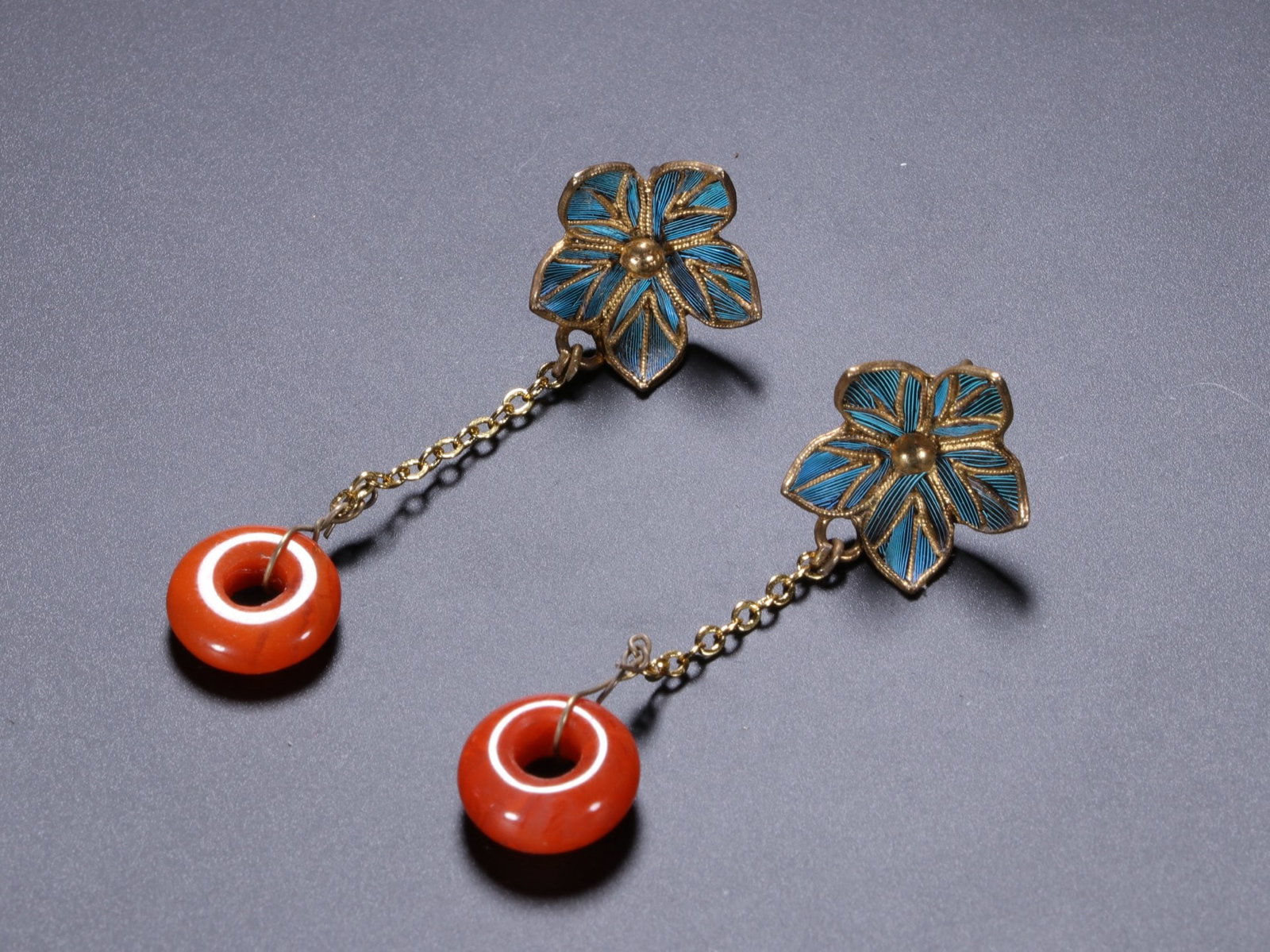 An Exquisite Gilt Bronze Inlaid Gems Earrings: An Exquisite Gilt Bronze Inlaid Gems Earrings Qing Dynasty, China Size:4.5cm (The Dimensions Of All Batches Are Manually Measured.If You Need More Detailed Information, Please Contact Our Customer Ser