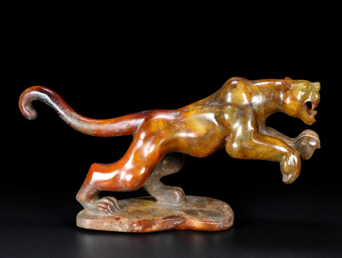 An Exquisite White Jade Tiger Ornament: An Exquisite White Jade Tiger Ornament Han Dynasty, China Size:24.5cmx12.3cmx7.5cm Weight:1.06kg (The Dimensions Of All Batches Are Manually Measured.If You Need More Detailed Information, Please Cont
