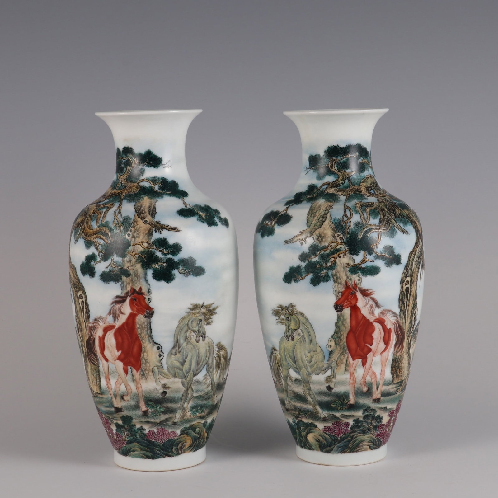 A Pair of Exquisite Enamel Horse Pattern with poem Vase: A Pair of Exquisite Enamel Horse Pattern with poem Vase Qing Dynasty, China Qianlong Four-character Mark Size:26.5cmx12cm (The Dimensions Of All Batches Are Manually Measured.If You Need More Detailed