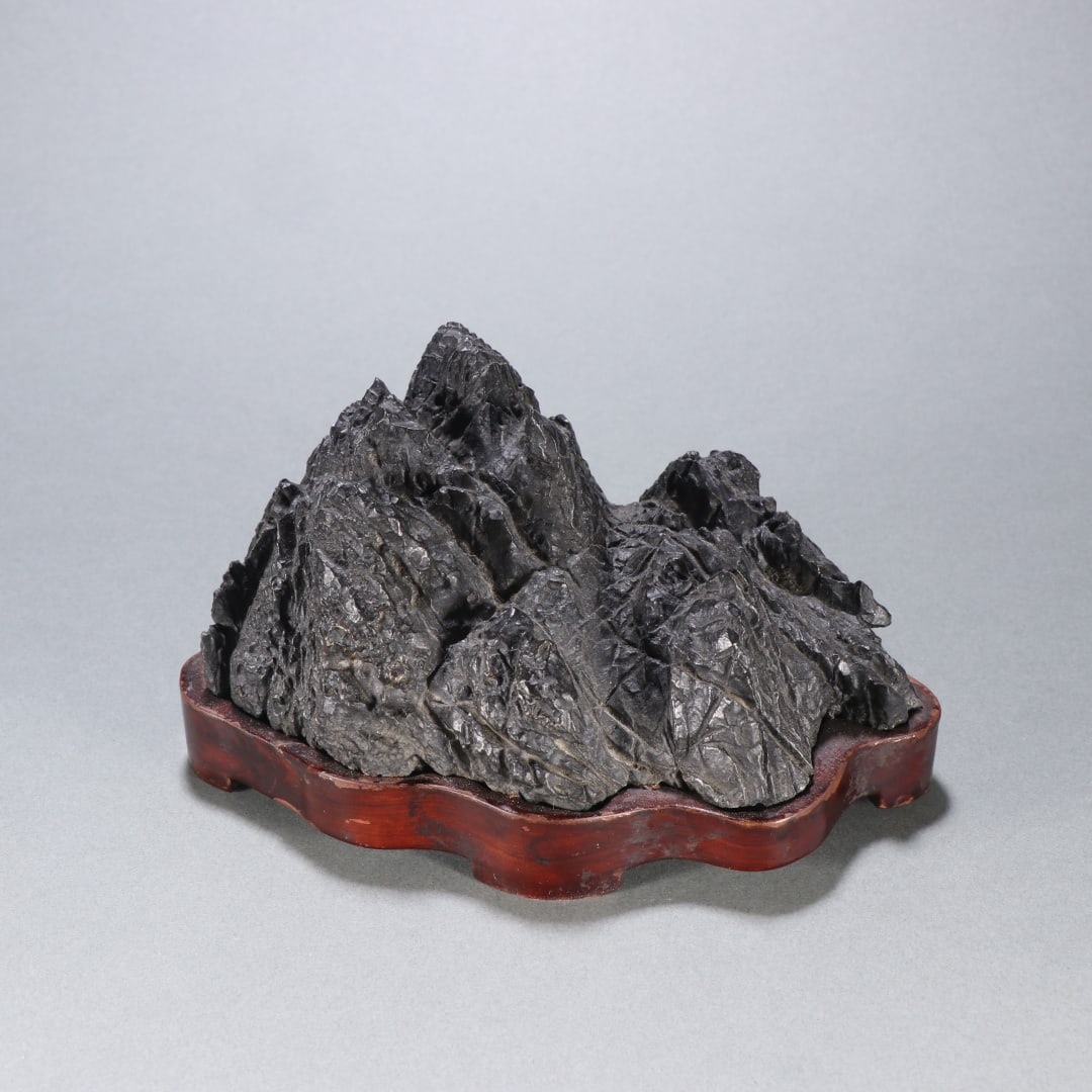 An Exquisite Lingbi stone Rockery Ornament: An Exquisite Lingbi stone Rockery Ornament Qing Dynasty, China Size:8.4cmx15.7cm Weight:1100g (The Dimensions Of All Batches Are Manually Measured.If You Need More Detailed Information, Please Contact