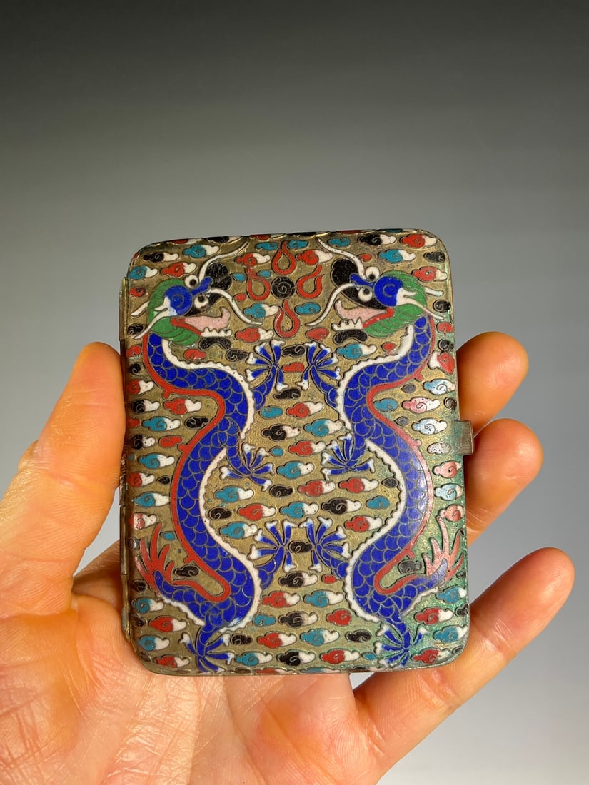 An Exquisite Cloisonne Dragon Pattern Box: An Exquisite Cloisonne Dragon Pattern Box the Republic of China Size:9cmx7cm Weight:73g (The Dimensions Of All Batches Are Manually Measured.If You Need More Detailed Information, Please Contact Our C